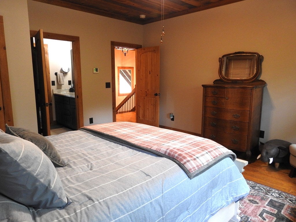 Morganton, Georgia, 30560, United States, 4 Bedrooms Bedrooms, ,4 BathroomsBathrooms,Residential,For Sale,1859082