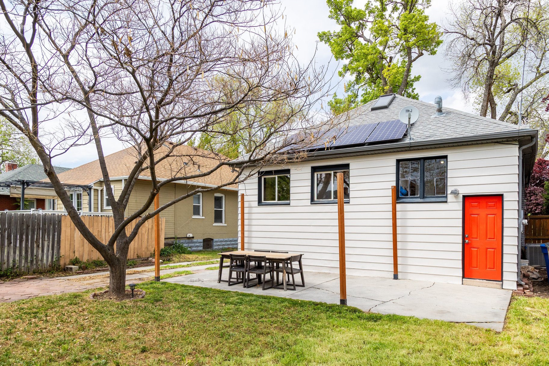  Incredibly Charming & Updated 1911 Bungalow Tree-Lined Streets - 物件實景