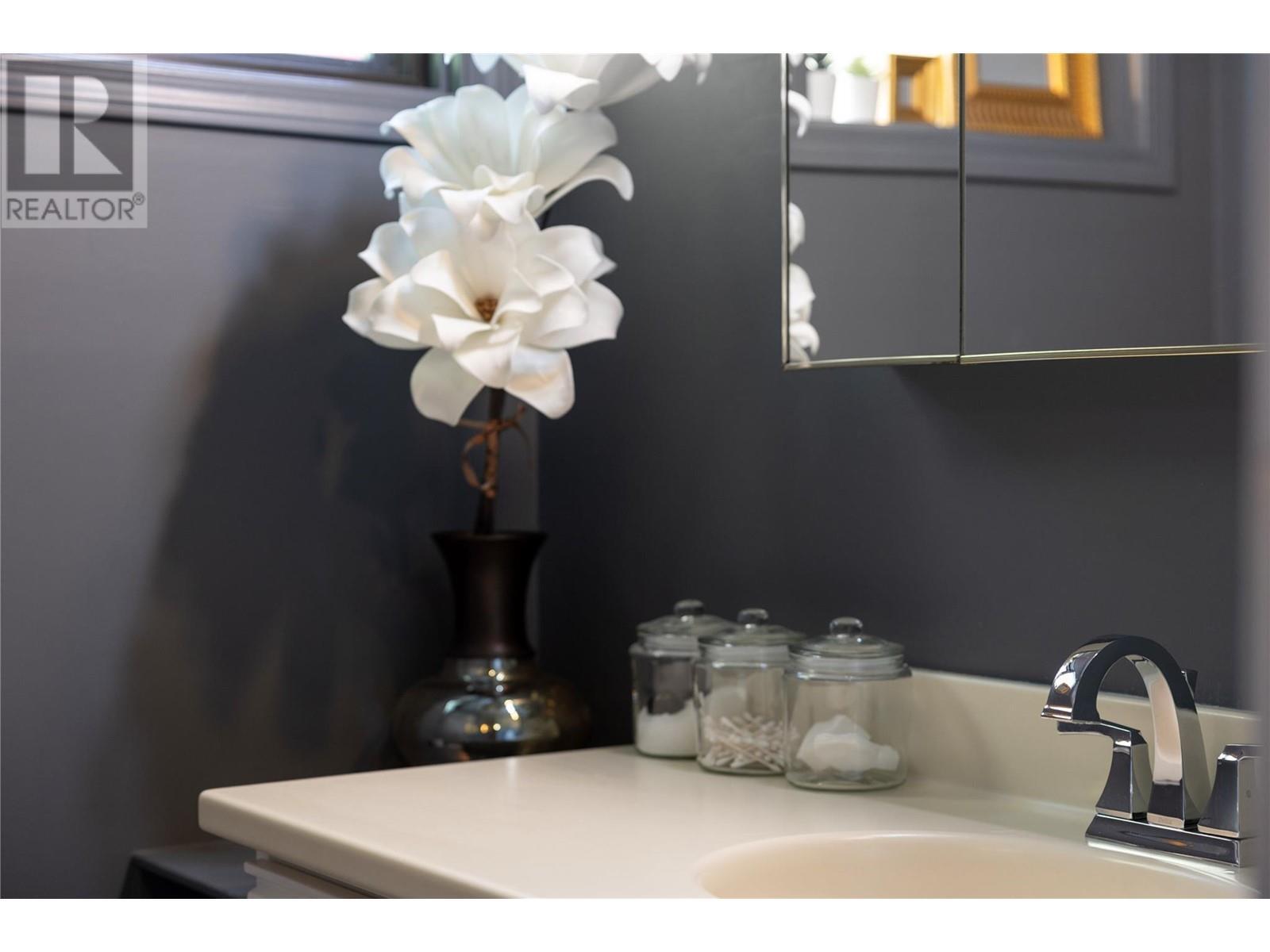 SPALLUMCHEEN, British Columbia, V4Y 0S8, CA, 5 Bedrooms Bedrooms, ,2 BathroomsBathrooms,Residential,For Sale,1950720