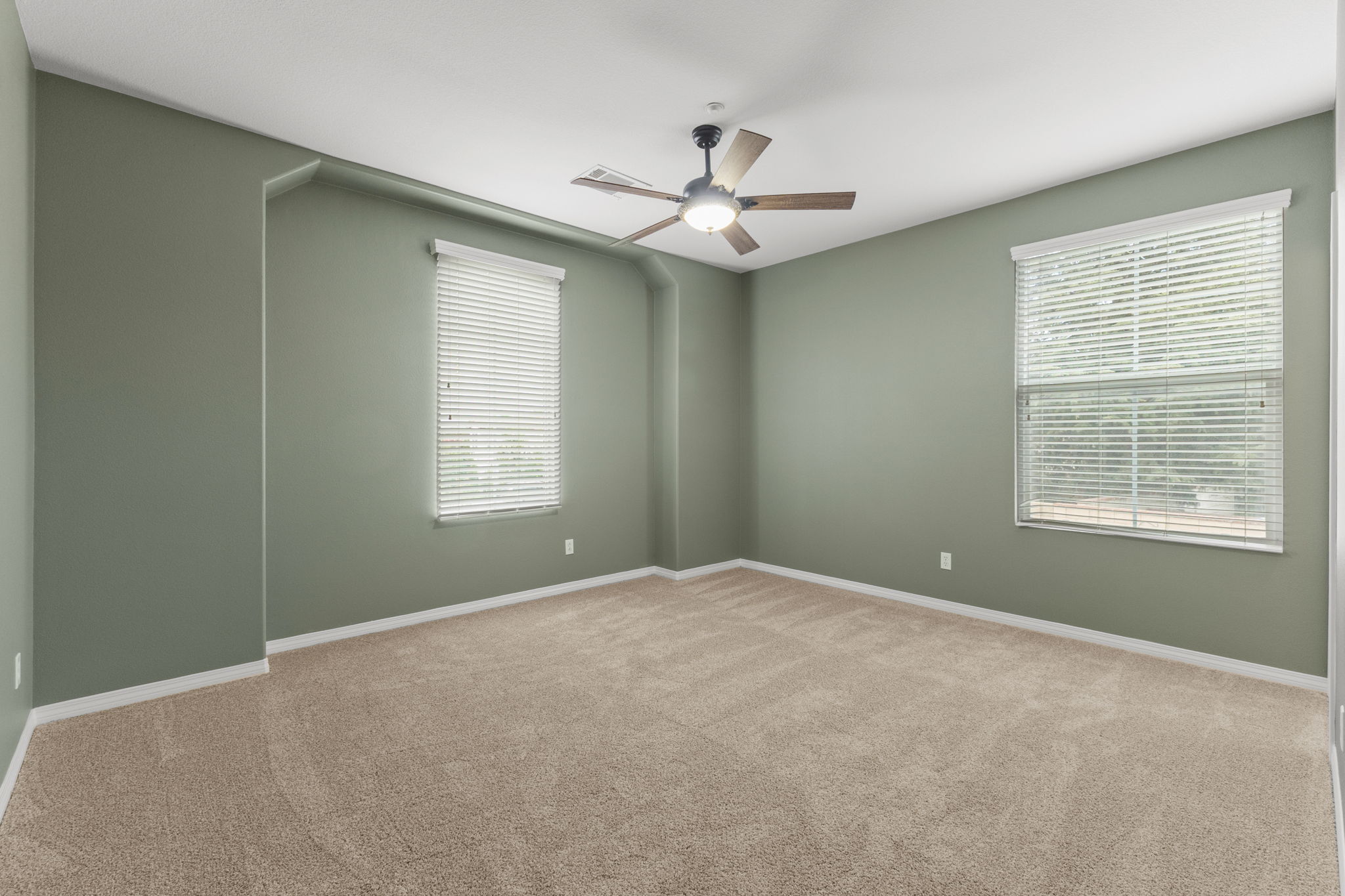 Redlands, California, 92374, United States, 6 Bedrooms Bedrooms, ,4 BathroomsBathrooms,Residential,For Sale,1923576