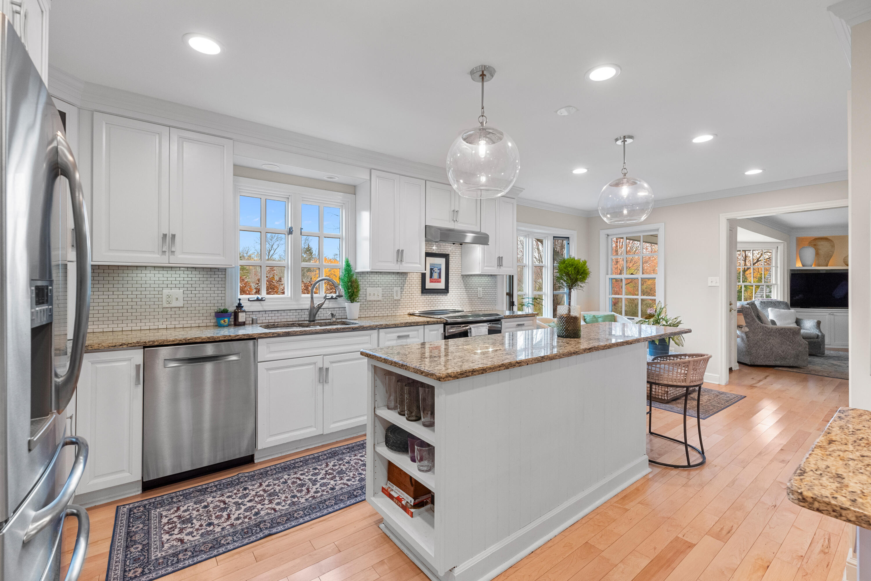 Mequon, Wisconsin, 53092, United States, 4 Bedrooms Bedrooms, ,3 BathroomsBathrooms,Residential,For Sale,1989588