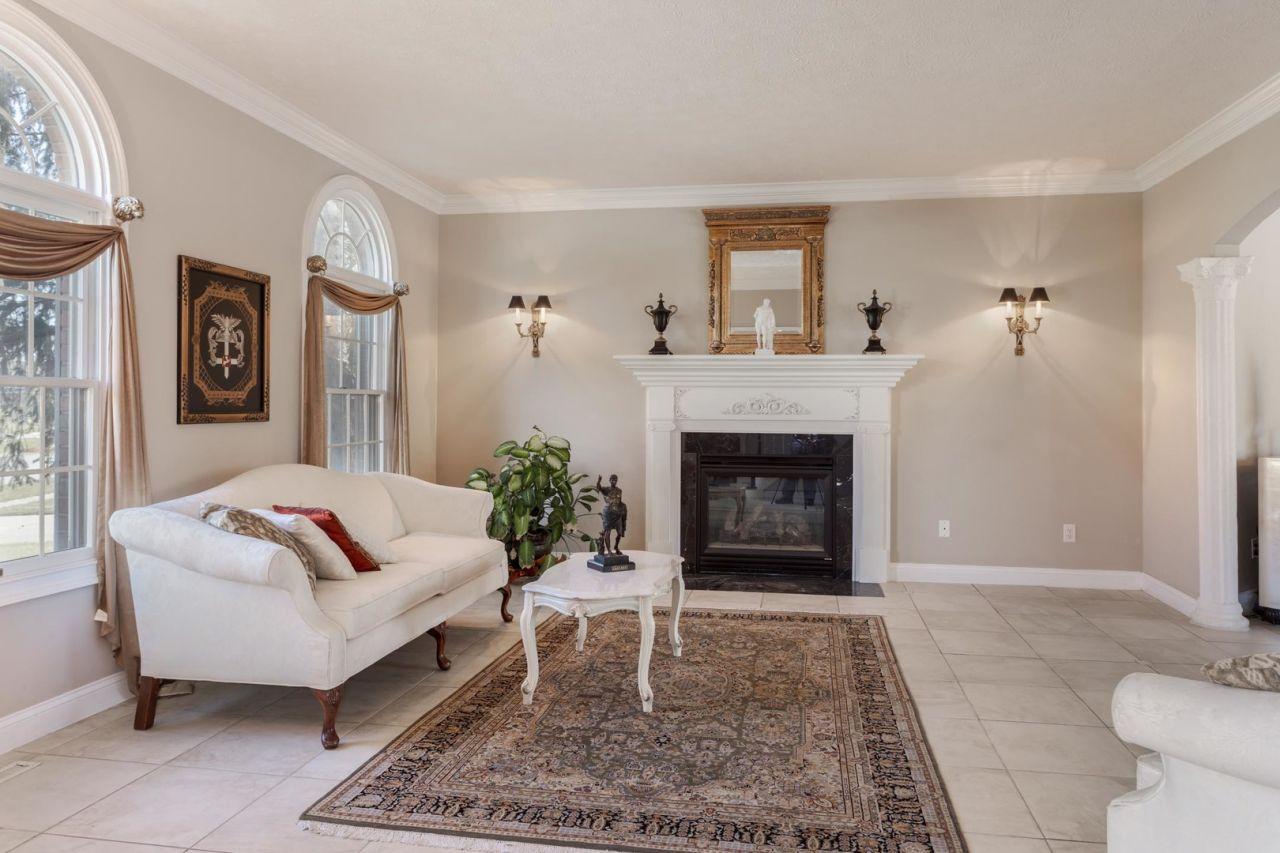 Bloomington, Illinois, 61704, United States, 6 Bedrooms Bedrooms, ,5 BathroomsBathrooms,Residential,For Sale,1793888