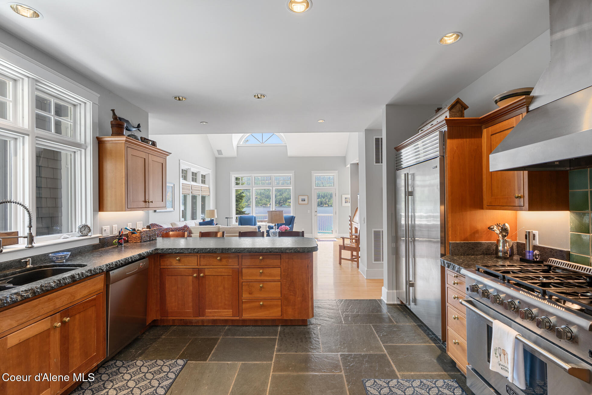 Coeur d'Alene, Idaho, 83814, United States, 4 Bedrooms Bedrooms, ,5 BathroomsBathrooms,Residential,For Sale,1864122