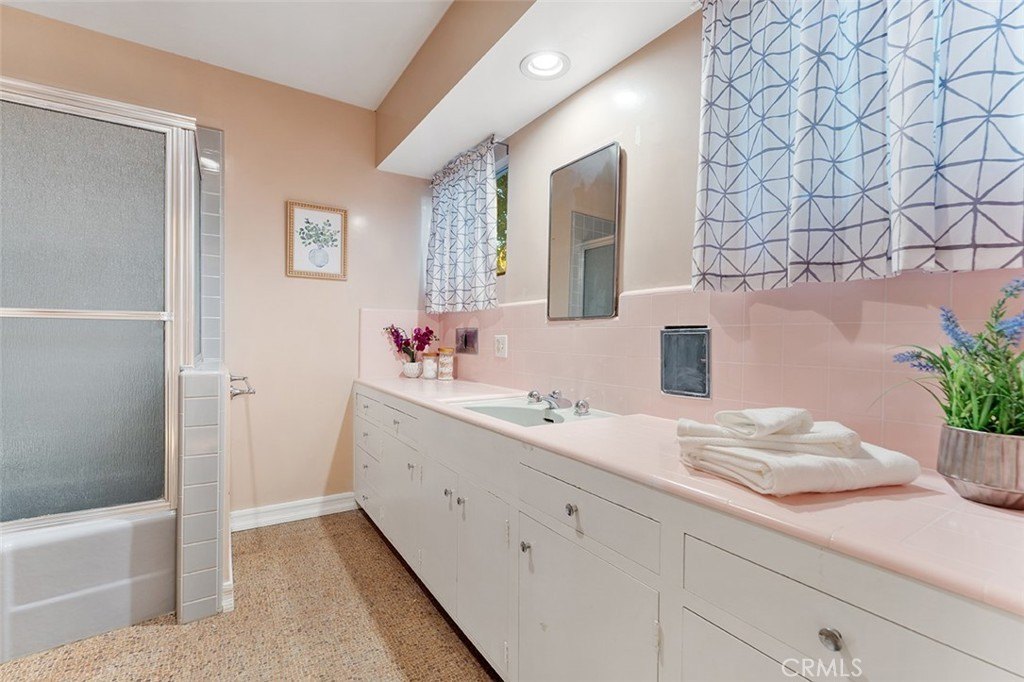 Riverside, California, 92506, United States, 4 Bedrooms Bedrooms, ,3 BathroomsBathrooms,Residential,For Sale,1973908