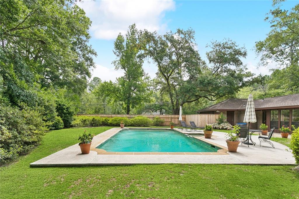 Covington, Louisiana, 70433, United States, 3 Bedrooms Bedrooms, ,3 BathroomsBathrooms,Residential,For Sale,1902659