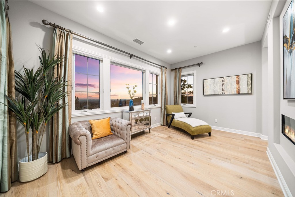 Irvine, California, 92602, United States, 5 Bedrooms Bedrooms, ,6 BathroomsBathrooms,Residential,For Sale,1982881