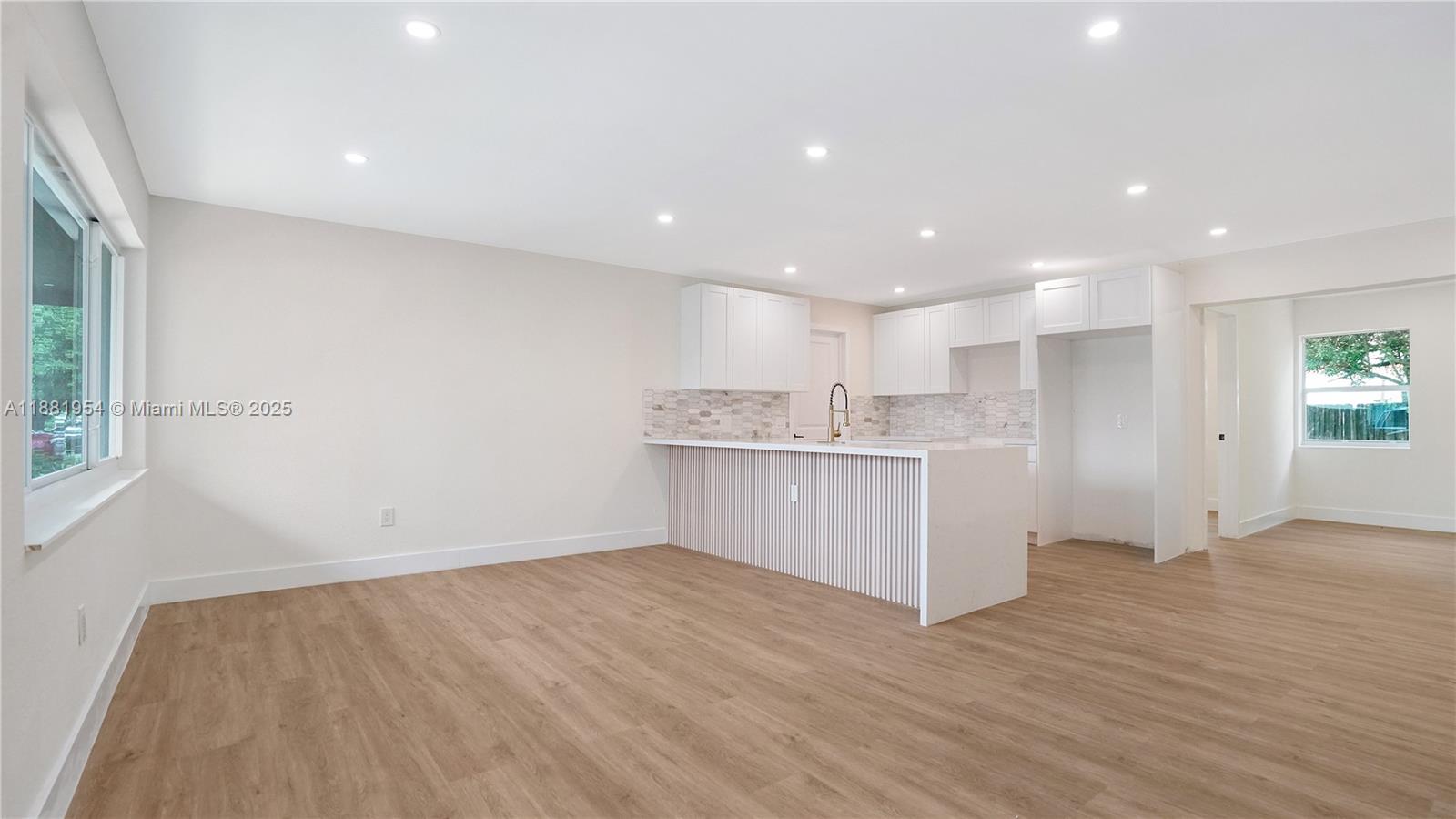 Sunrise, Florida, 33322, United States, 3 Bedrooms Bedrooms, ,2 BathroomsBathrooms,Residential,For Sale,1950754