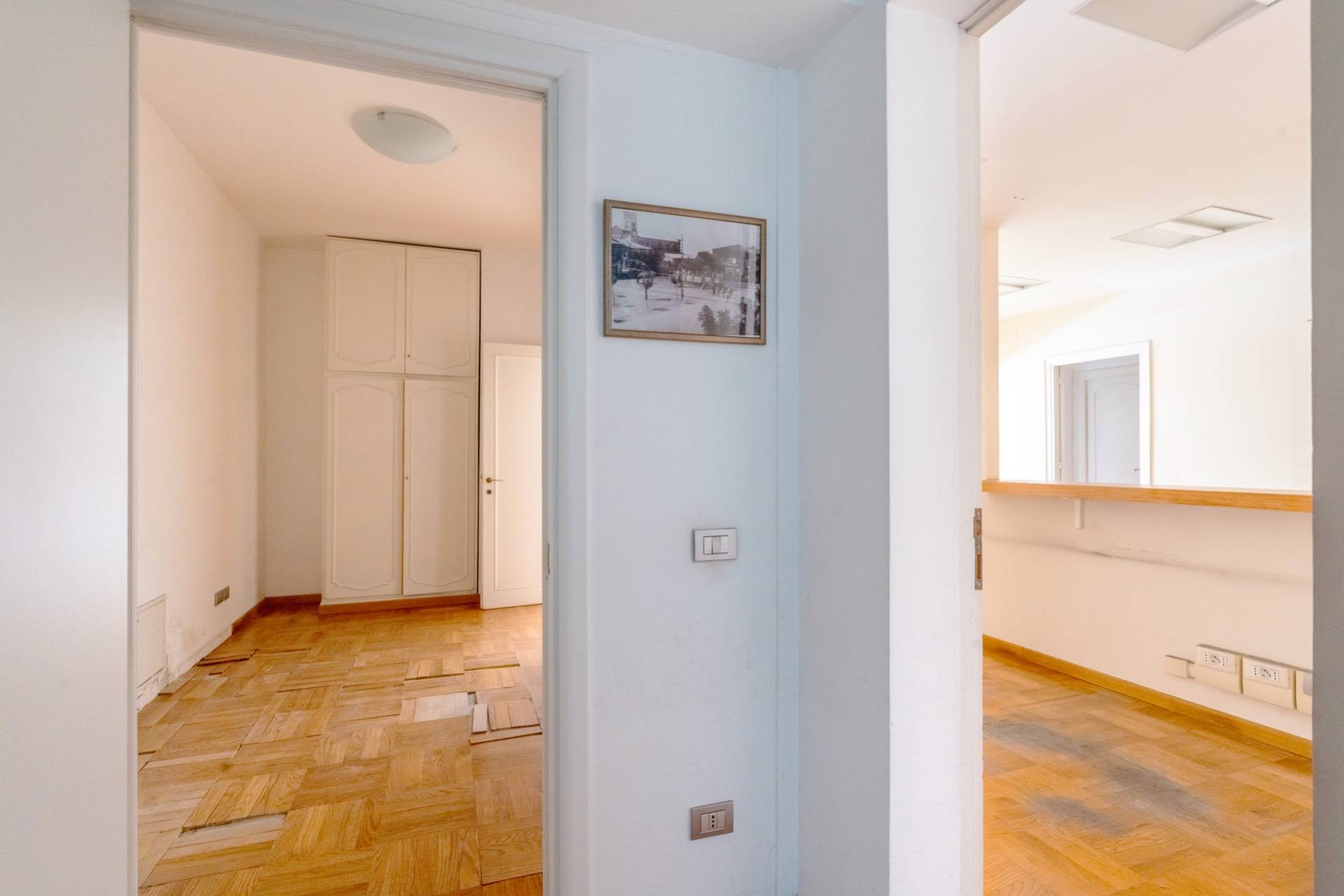 Roma, Roma, 00100, IT, 4 Bedrooms Bedrooms, ,2 BathroomsBathrooms,Residential,For Sale,1836935