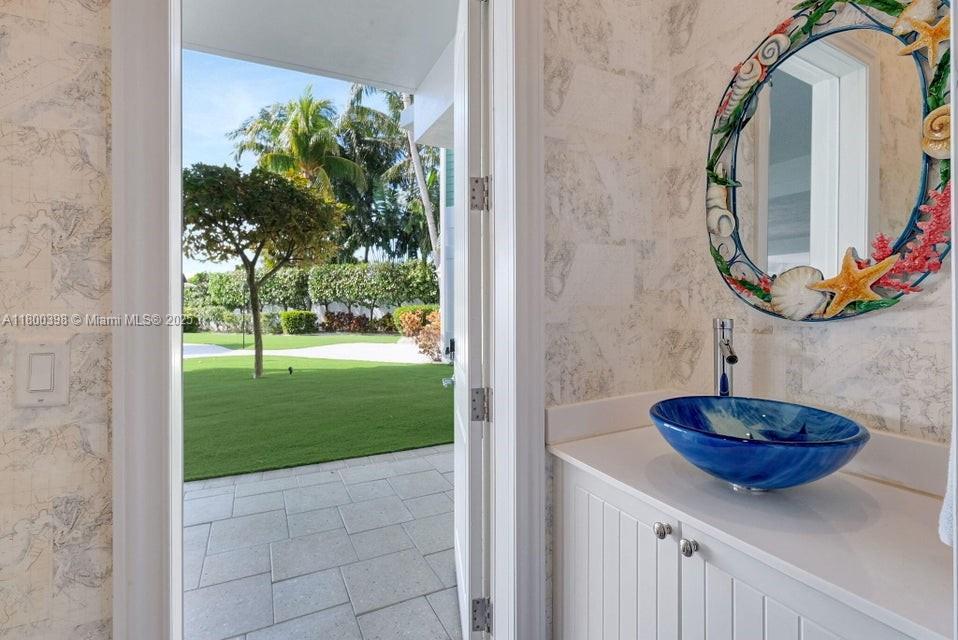 Islamorada, Florida, 33036, United States, 8 Bedrooms Bedrooms, ,10 BathroomsBathrooms,Residential,For Sale,1807381