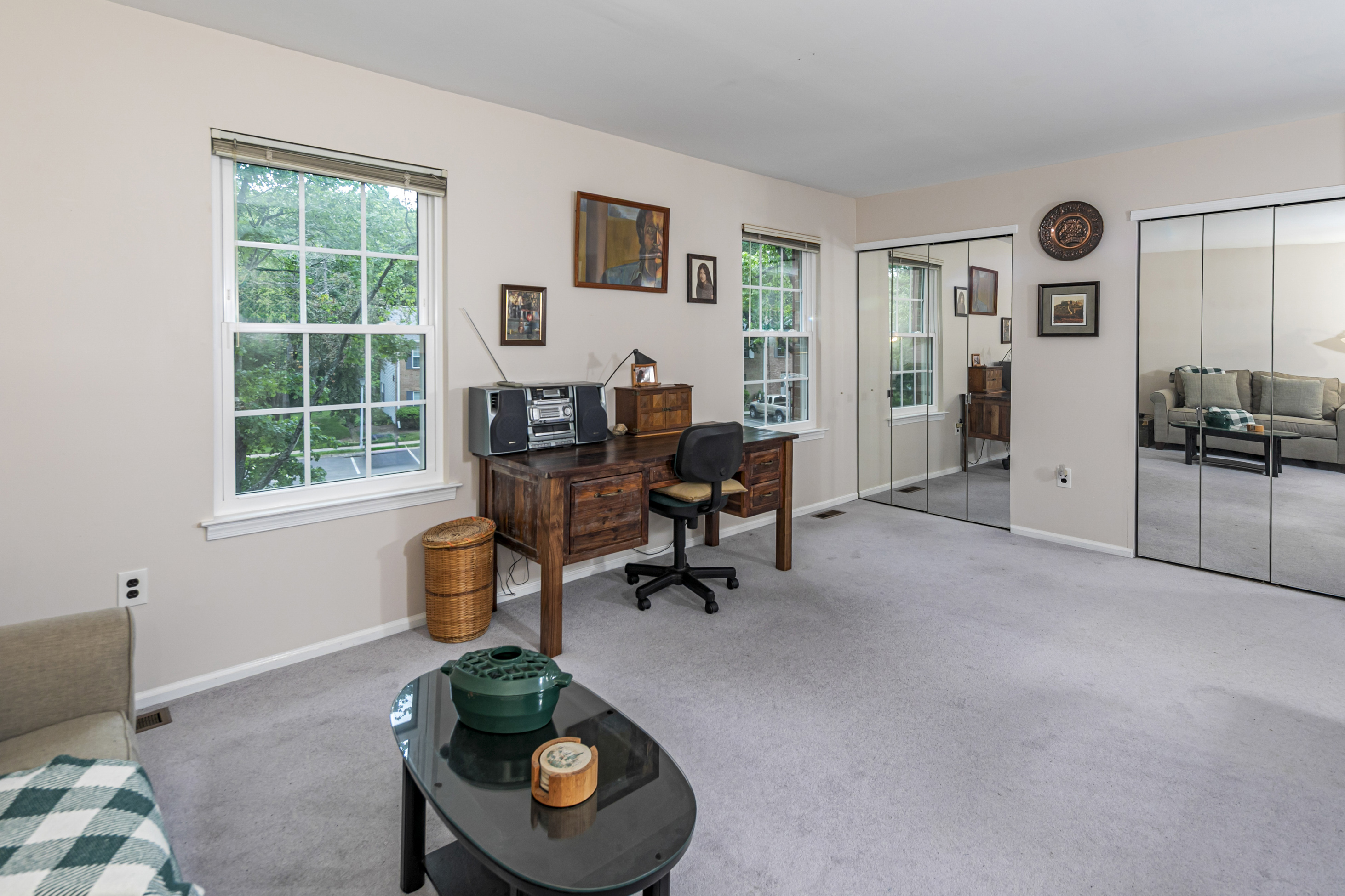  Roomy End-Unit Townhome Steps from Village Park - 物件實景
