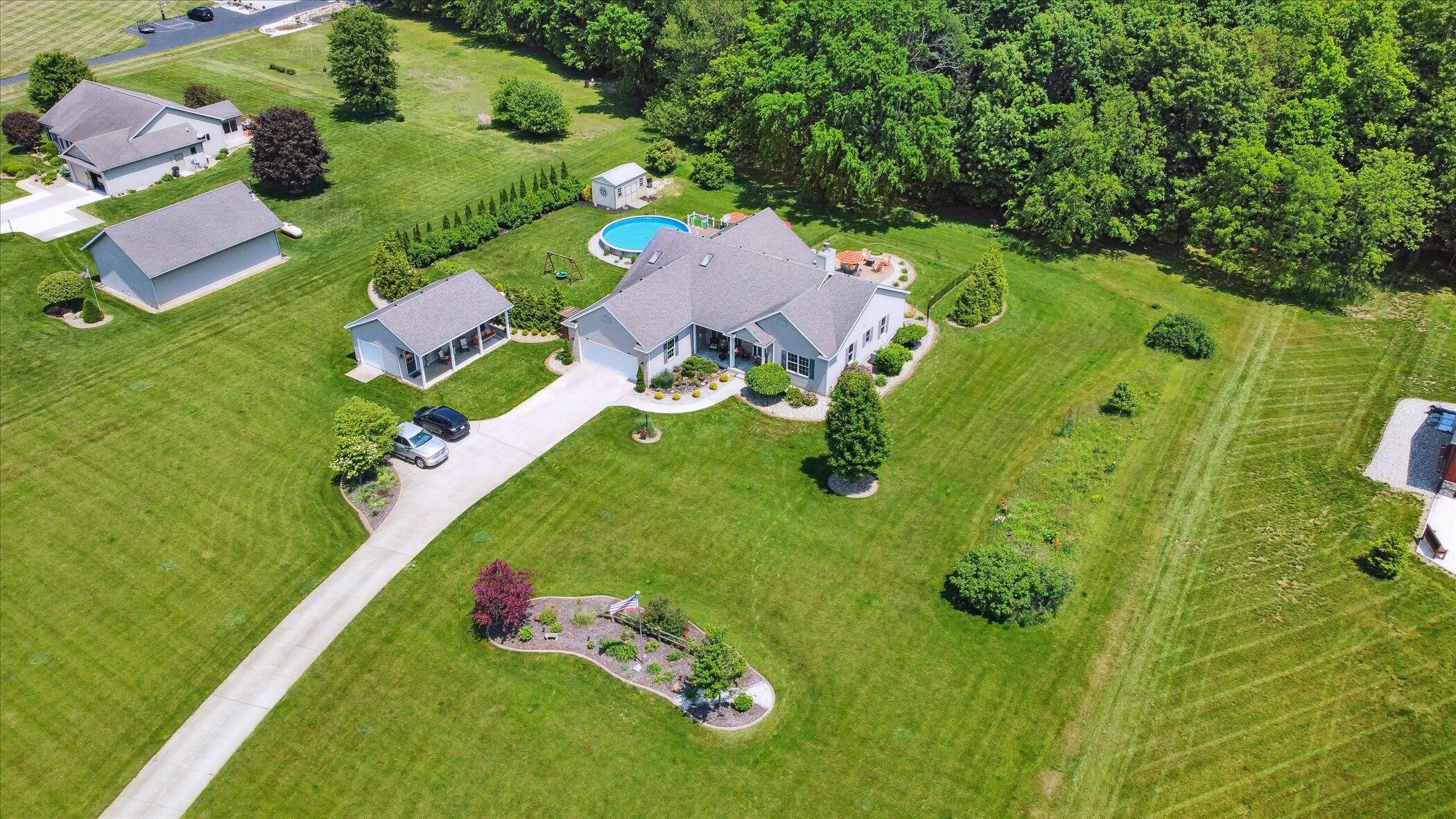 Edwardsburg, Michigan, 49112, United States, 4 Bedrooms Bedrooms, ,4 BathroomsBathrooms,Residential,For Sale,1989598