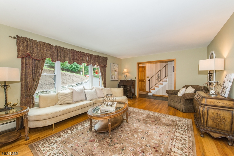 230 Hilltop Ct, Pompton Lakes Boro, New Jersey, 07442, United States, 4 Bedrooms Bedrooms, ,3 BathroomsBathrooms,Residential,For Sale,230 Hilltop Ct,1459430