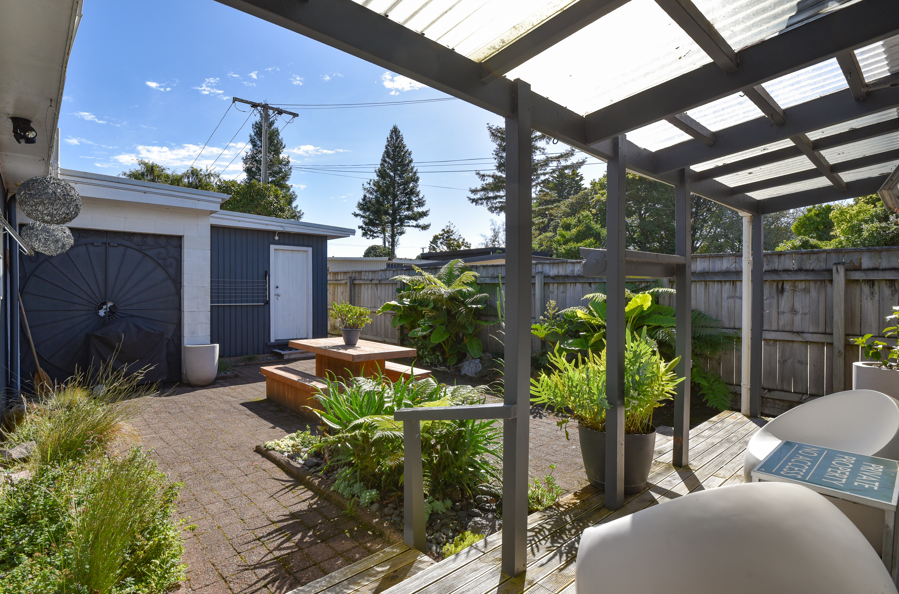  A Bach, A Lake, and a Blank Canvas - 物件實景