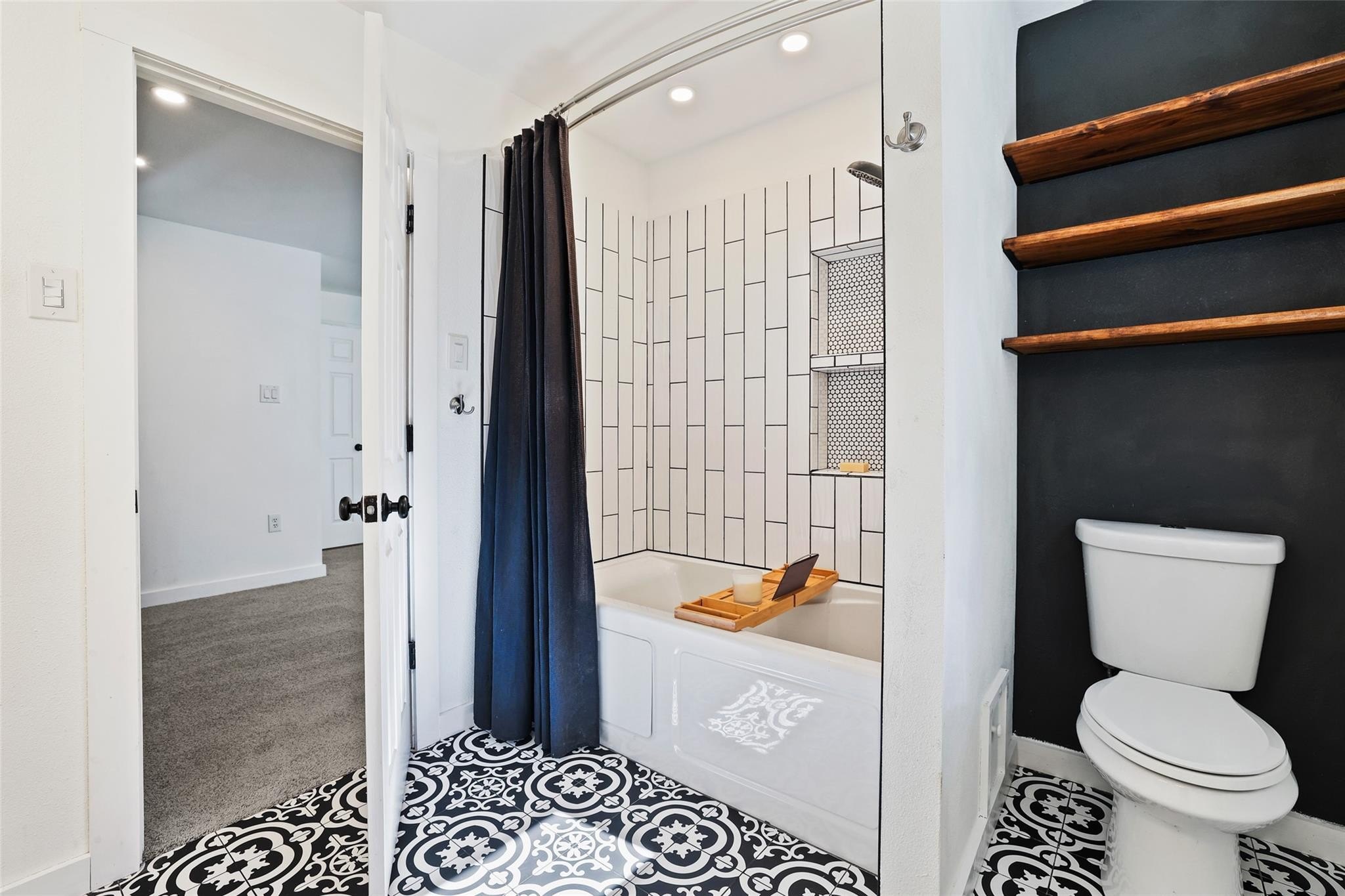 Georgetown, Texas, 78633, United States, 4 Bedrooms Bedrooms, ,2 BathroomsBathrooms,Residential,For Sale,1989896