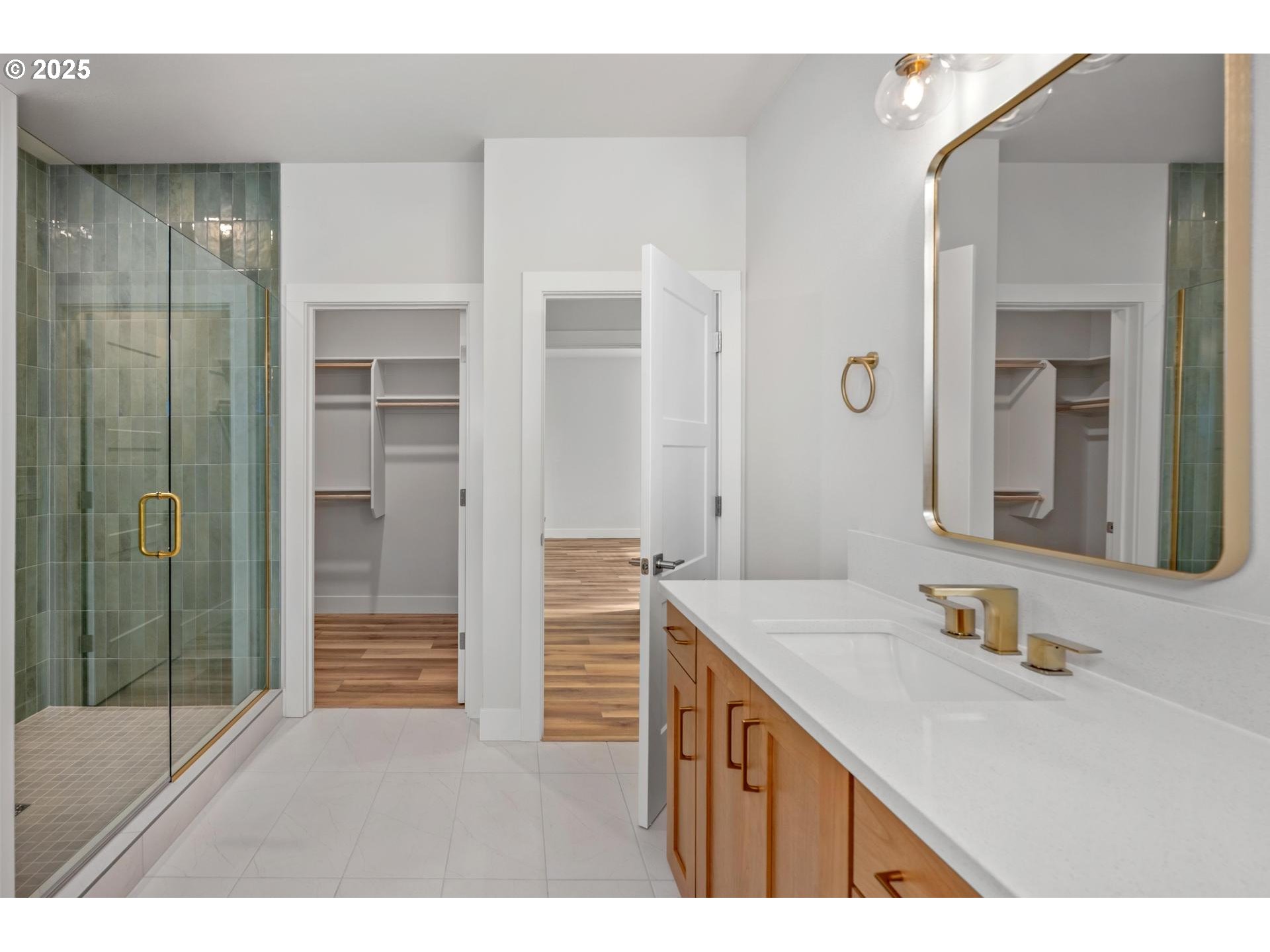 Portland, Oregon, 97219, United States, 3 Bedrooms Bedrooms, ,3 BathroomsBathrooms,Residential,For Sale,1998878