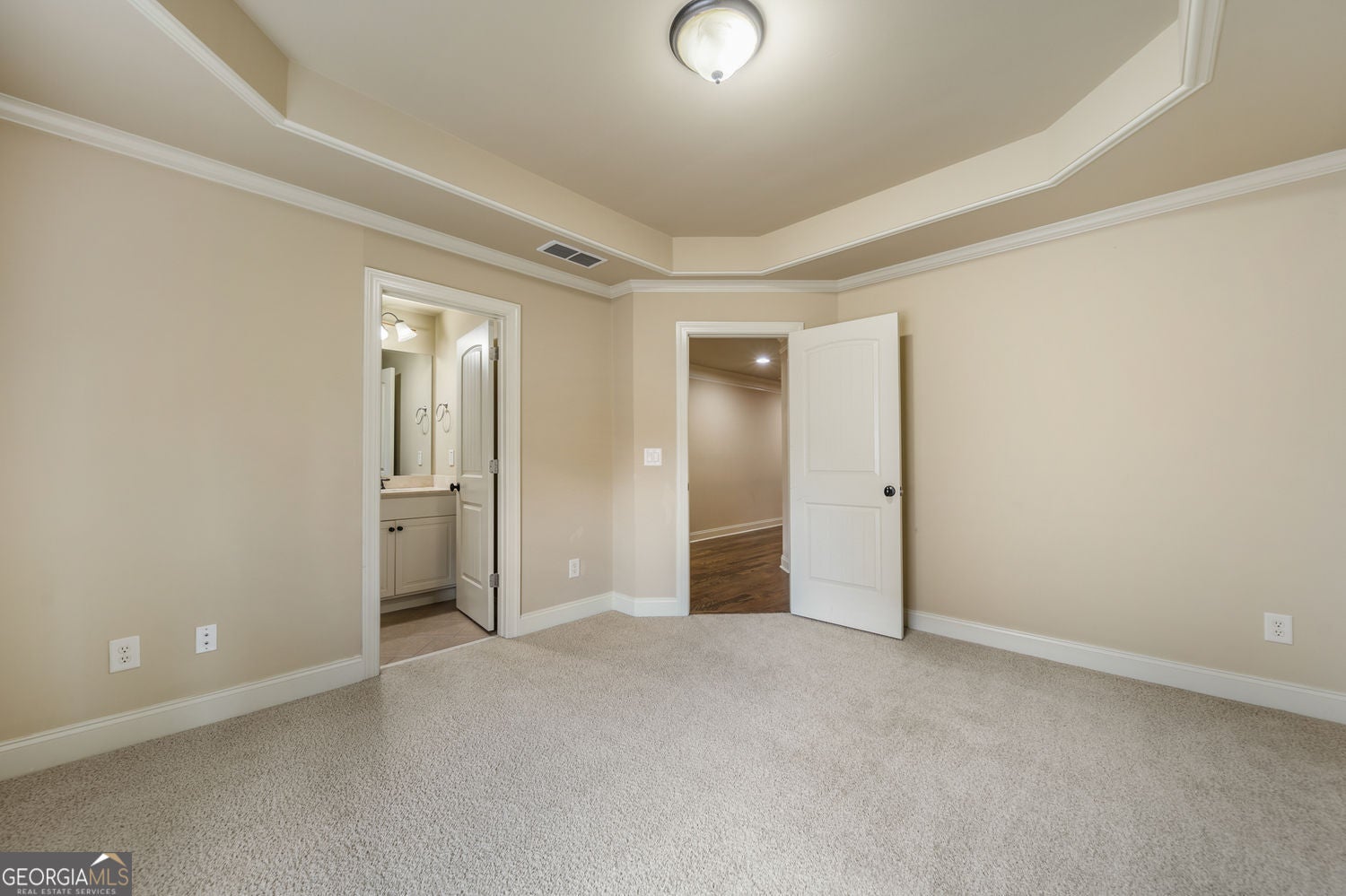 Snellville, Georgia, 30078, United States, 4 Bedrooms Bedrooms, ,5 BathroomsBathrooms,Residential,For Sale,1992513