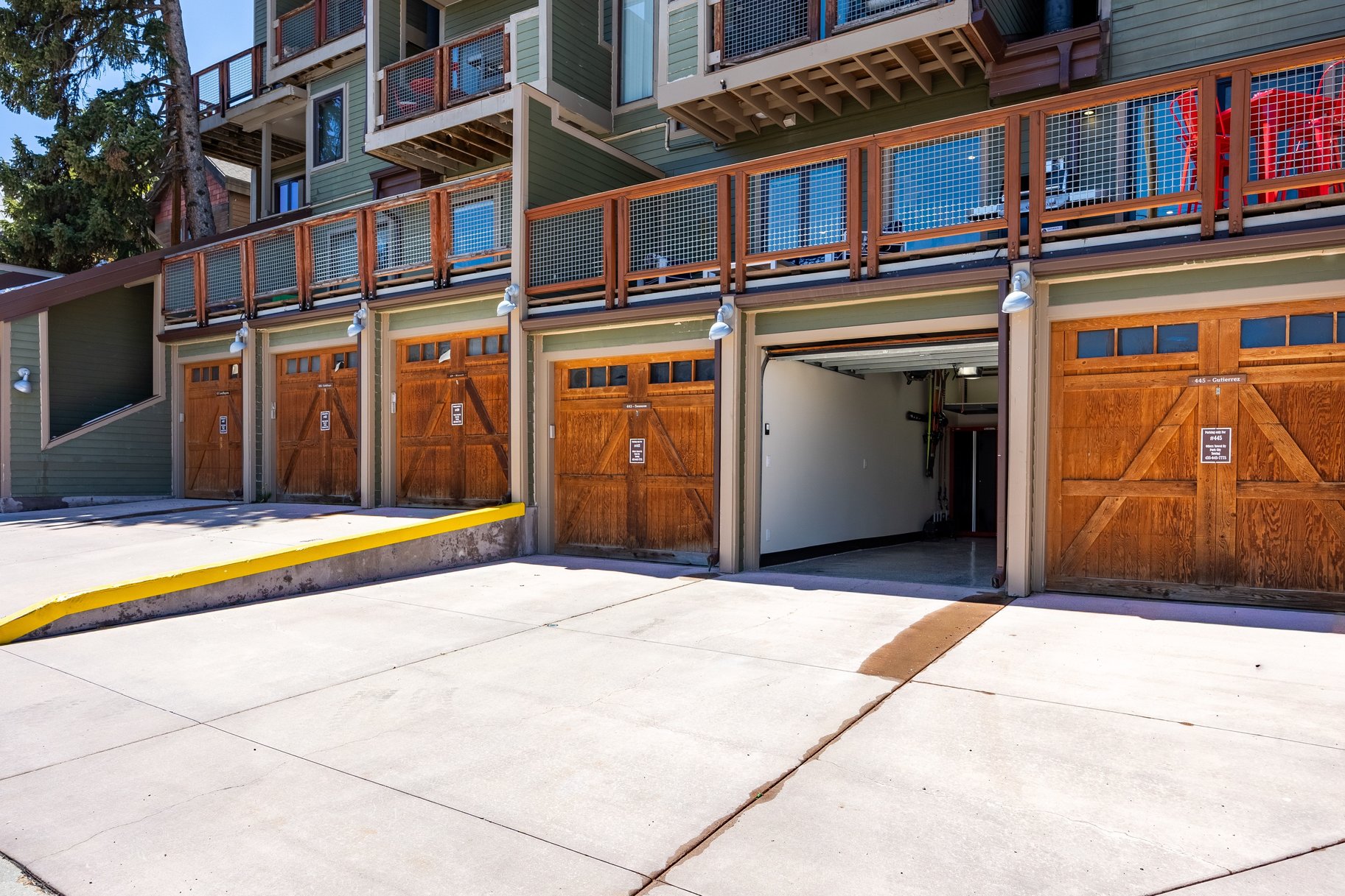  Fully Reimagined Ski-In/Ski-Out Condo — Smart Home Features - 物件實景