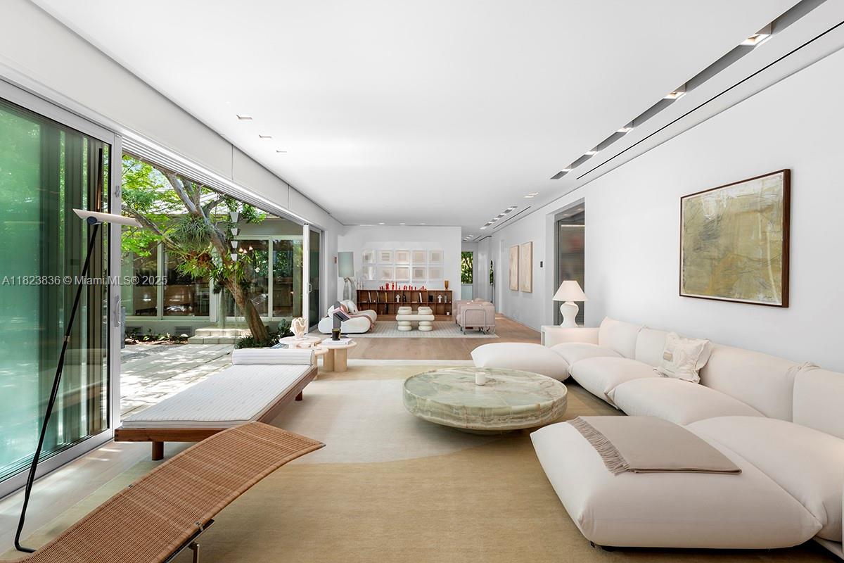 Miami Beach, Florida, 33141, United States, 4 Bedrooms Bedrooms, ,6 BathroomsBathrooms,Residential,For Sale,1862454