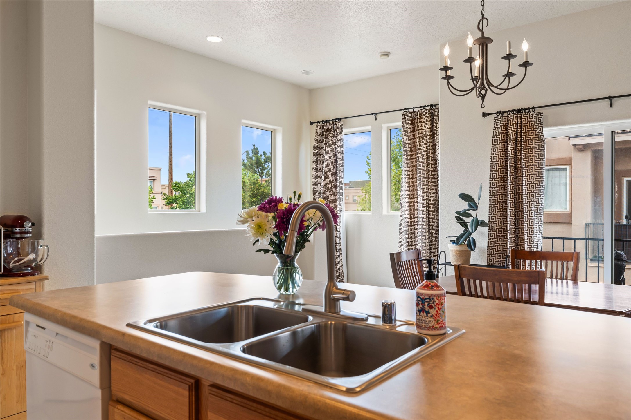  4315 Santo Domingo, Unit C - 物件實景