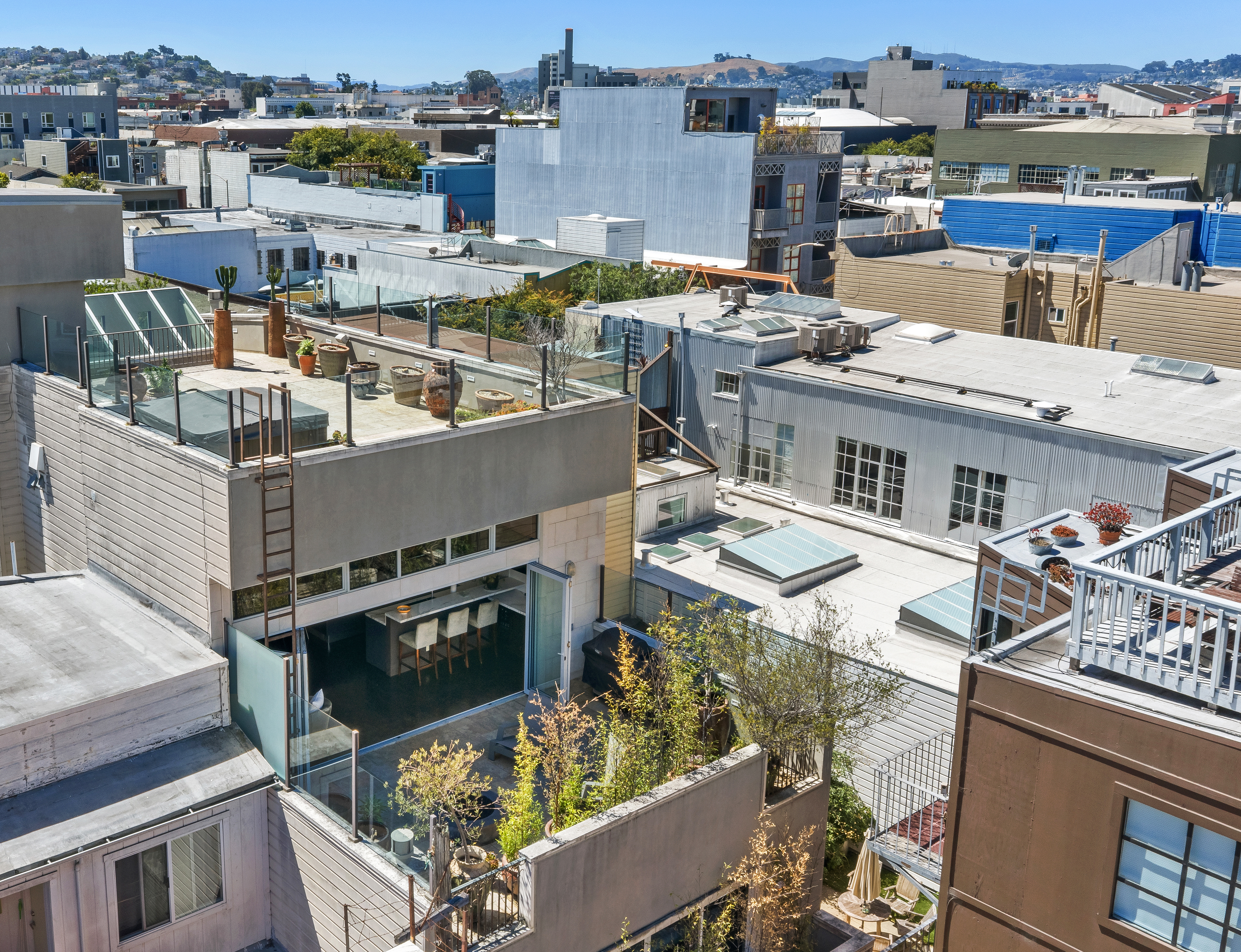  Spectacular Renovated SOMA Home with Rare Museum-Like 7-Car Garage - 物件實景