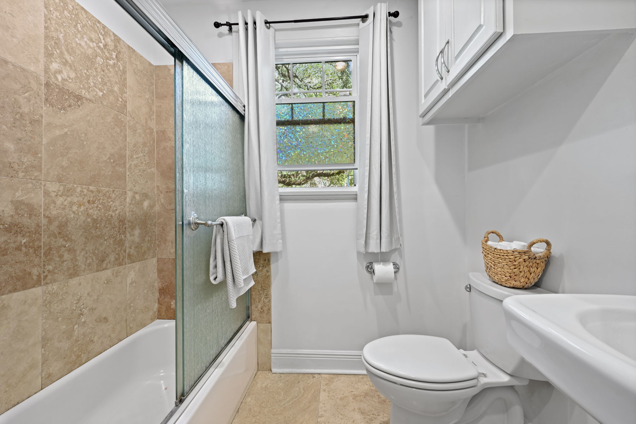 Baton Rouge, Louisiana, 70808, United States, 4 Bedrooms Bedrooms, ,3 BathroomsBathrooms,Residential,For Sale,2000446