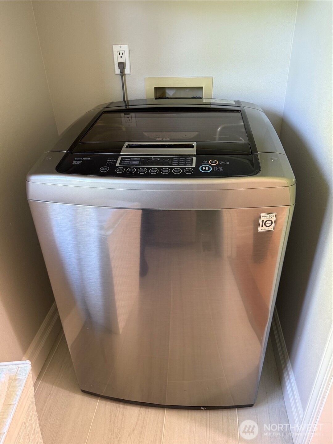 Everett, Washington, 98203, United States, 4 Bedrooms Bedrooms, ,4 BathroomsBathrooms,Residential,For Sale,1979840