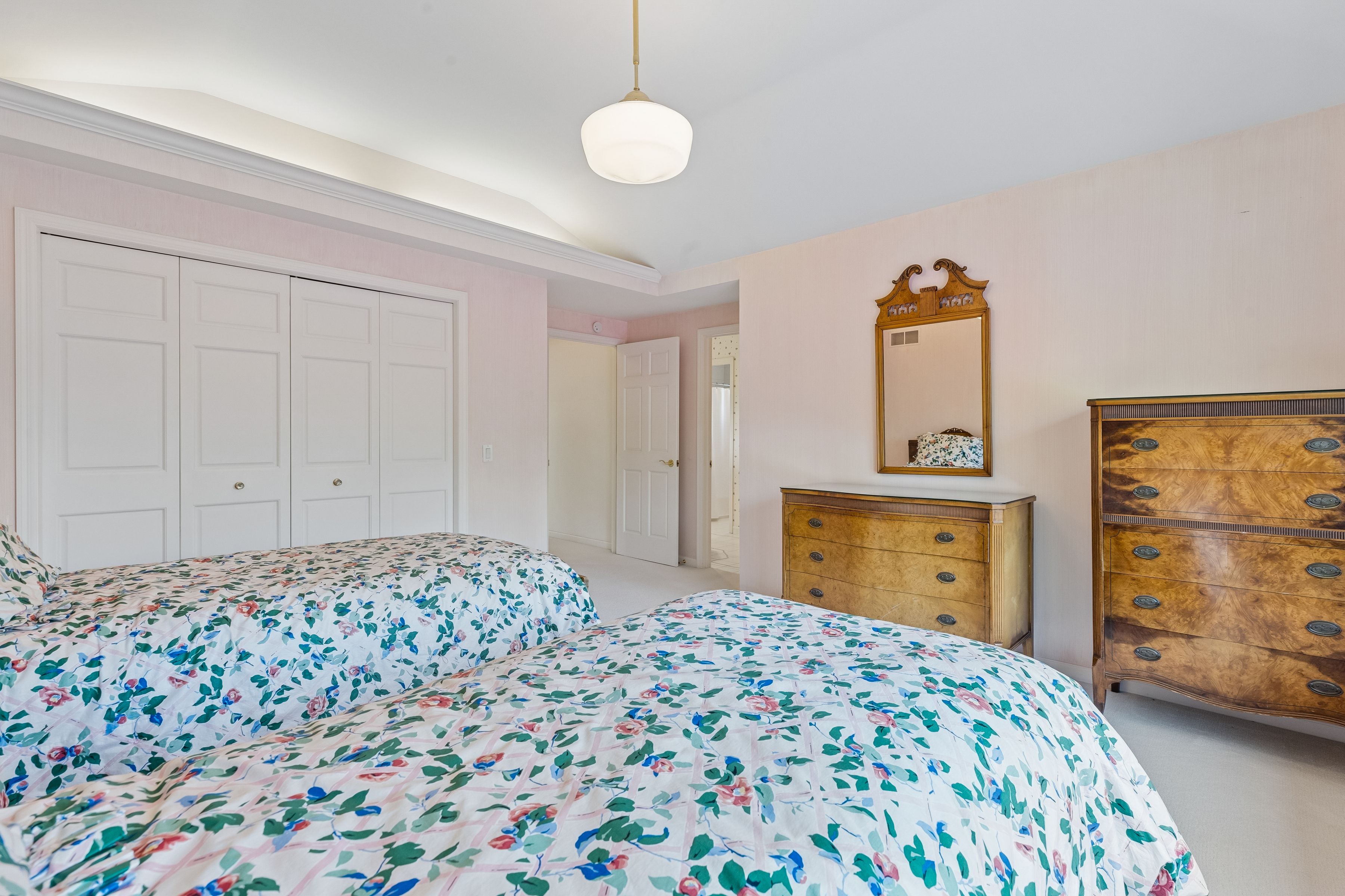  Graceful Executive Living in a Serene Edina Setting - 物件實景