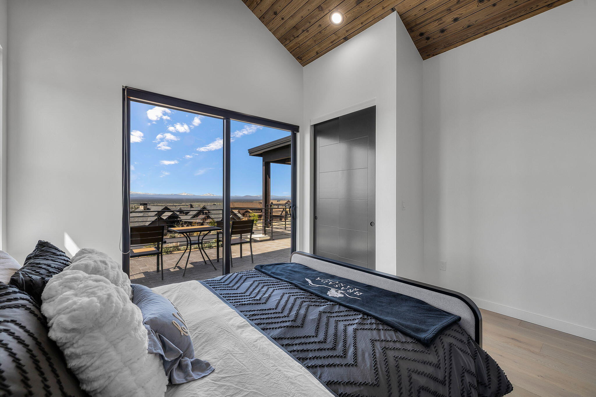 Powell Butte, Oregon, 97753, United States, 4 Bedrooms Bedrooms, ,5 BathroomsBathrooms,Residential,For Sale,1804820