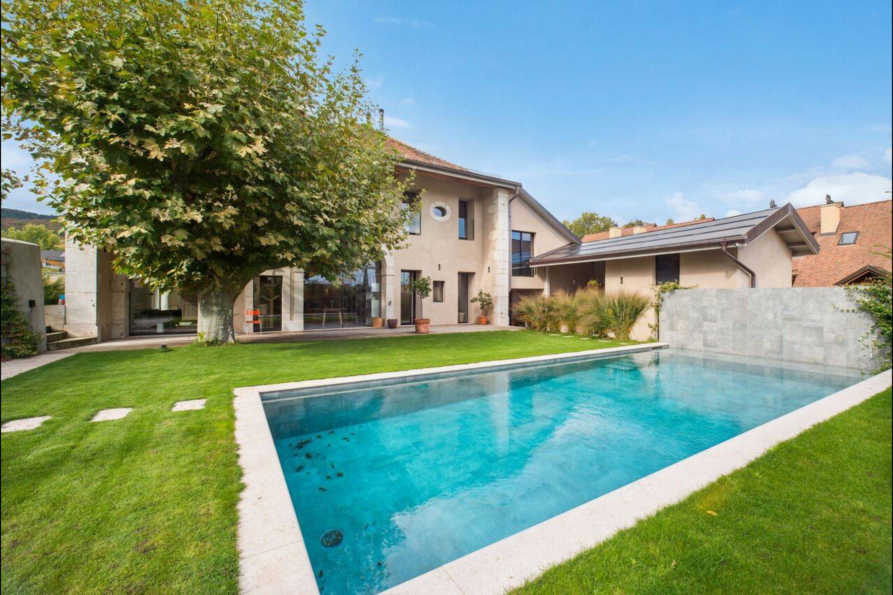  Exceptional villa with majestic volumes and swimming pool - 物件實景