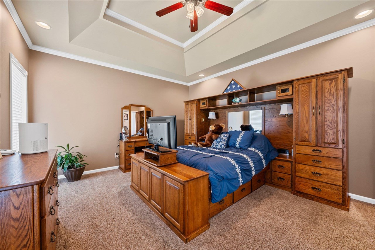 Bowling Green, Kentucky, 42104, United States, 6 Bedrooms Bedrooms, ,4 BathroomsBathrooms,Residential,For Sale,1882789