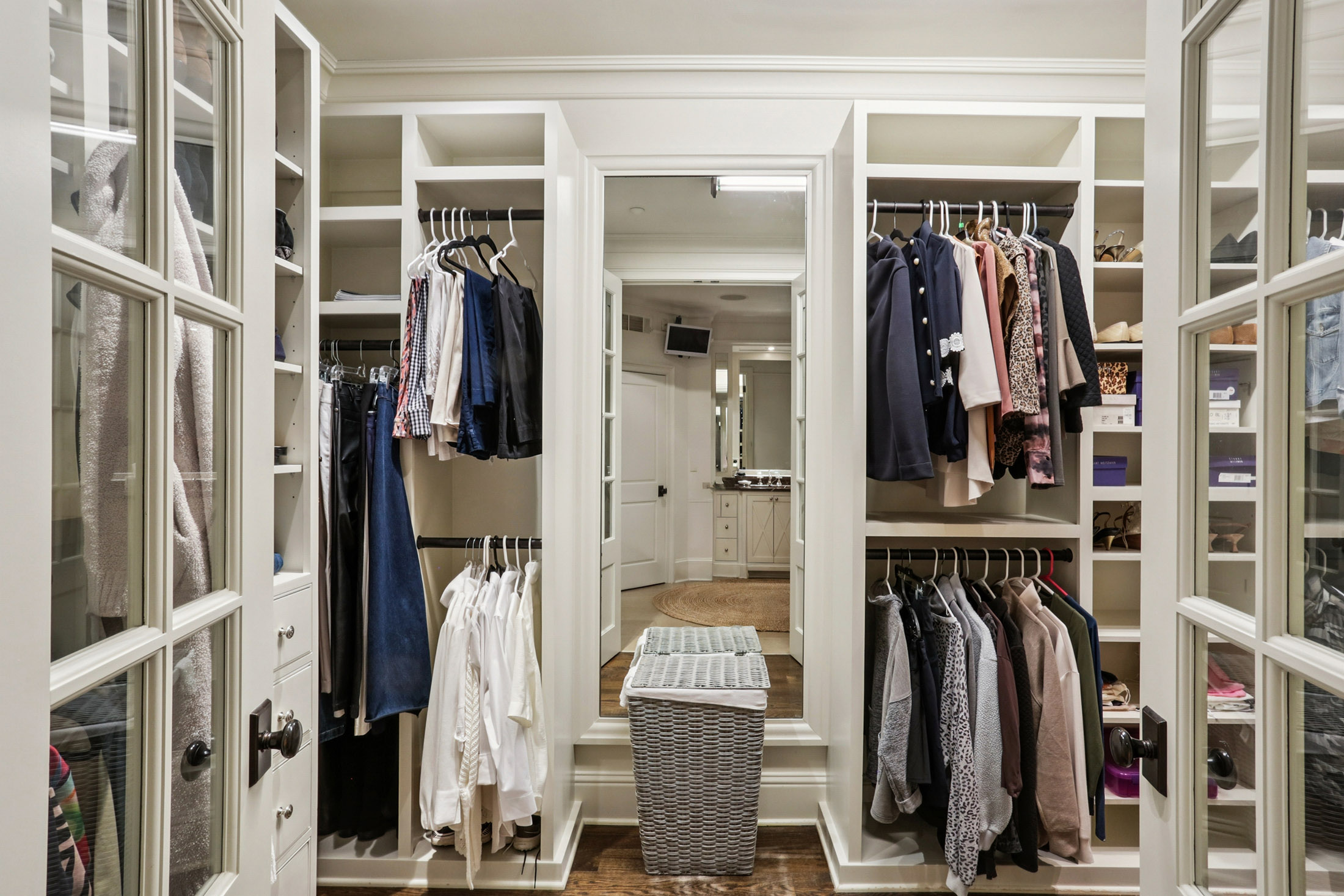  Exceptional Garden Hills Townhome Combines Luxury, Location and Lifestyle - 物件實景