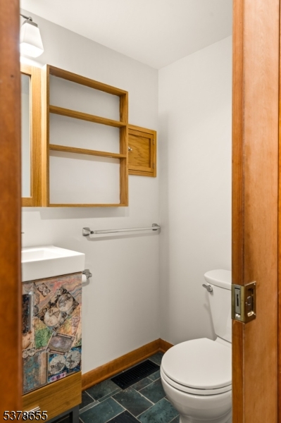 Lebanon Twp., New Jersey, 08826, United States, 3 Bedrooms Bedrooms, ,2 BathroomsBathrooms,Residential,For Sale,1972672