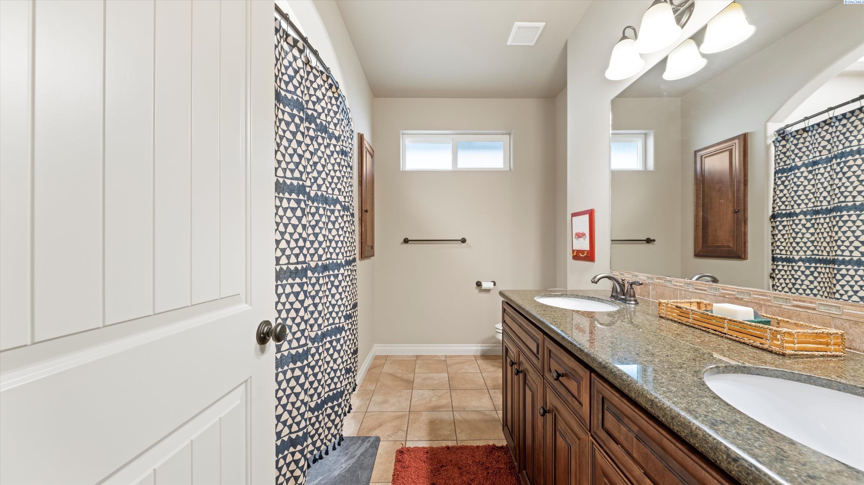 Kennewick, Washington, 99337, United States, 3 Bedrooms Bedrooms, ,2 BathroomsBathrooms,Residential,For Sale,1941817
