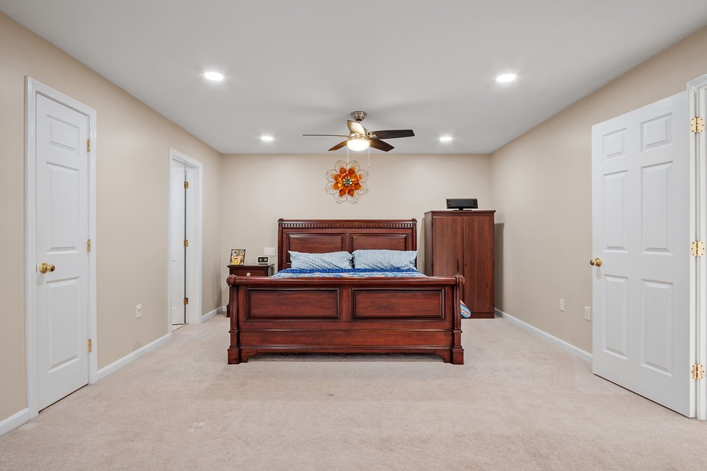 Hooksett, New Hampshire, 03106, United States, 3 Bedrooms Bedrooms, ,3 BathroomsBathrooms,Residential,For Sale,1930253