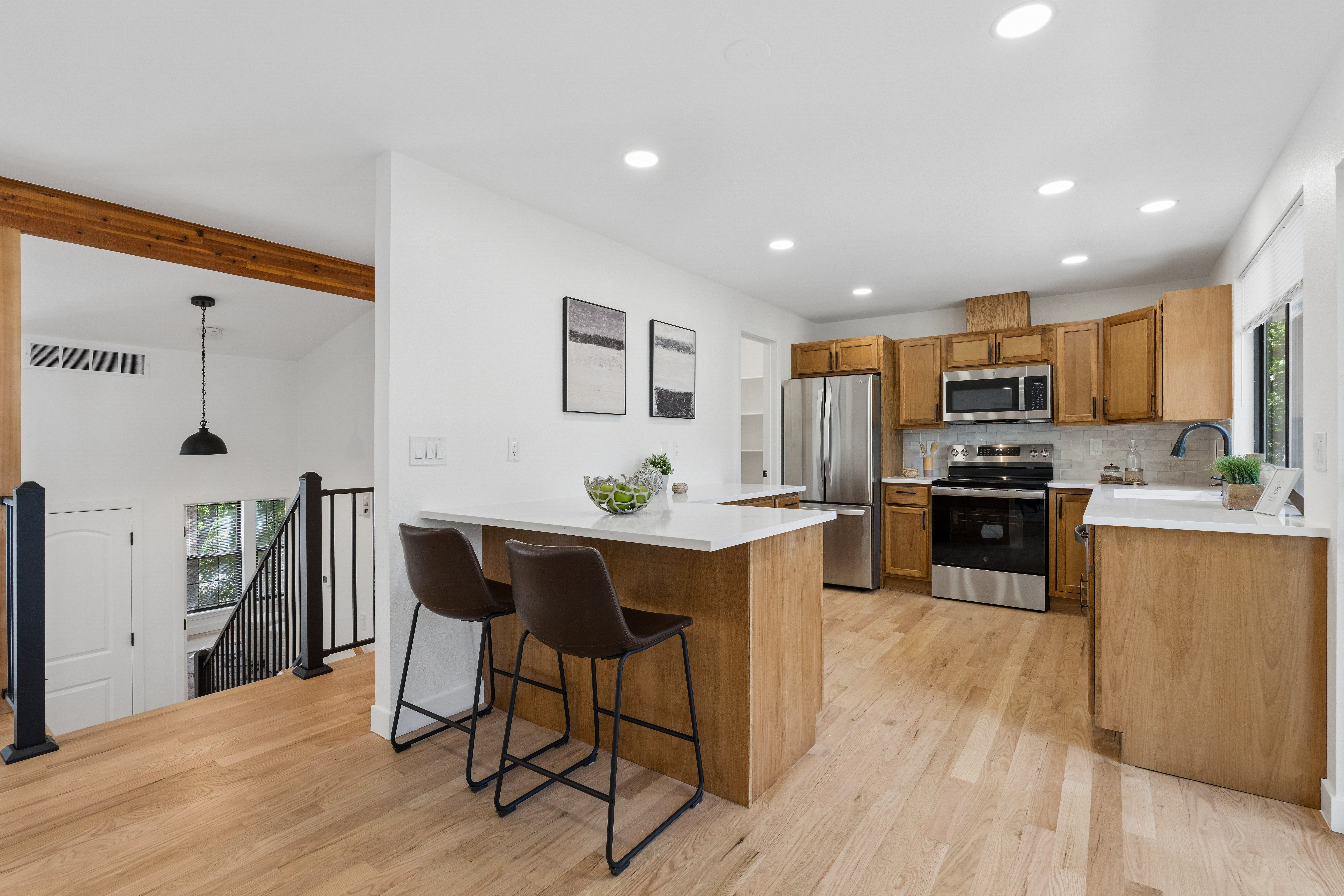  Completely reimagined, refreshed, and ready, this charming home on quiet street - 物件實景