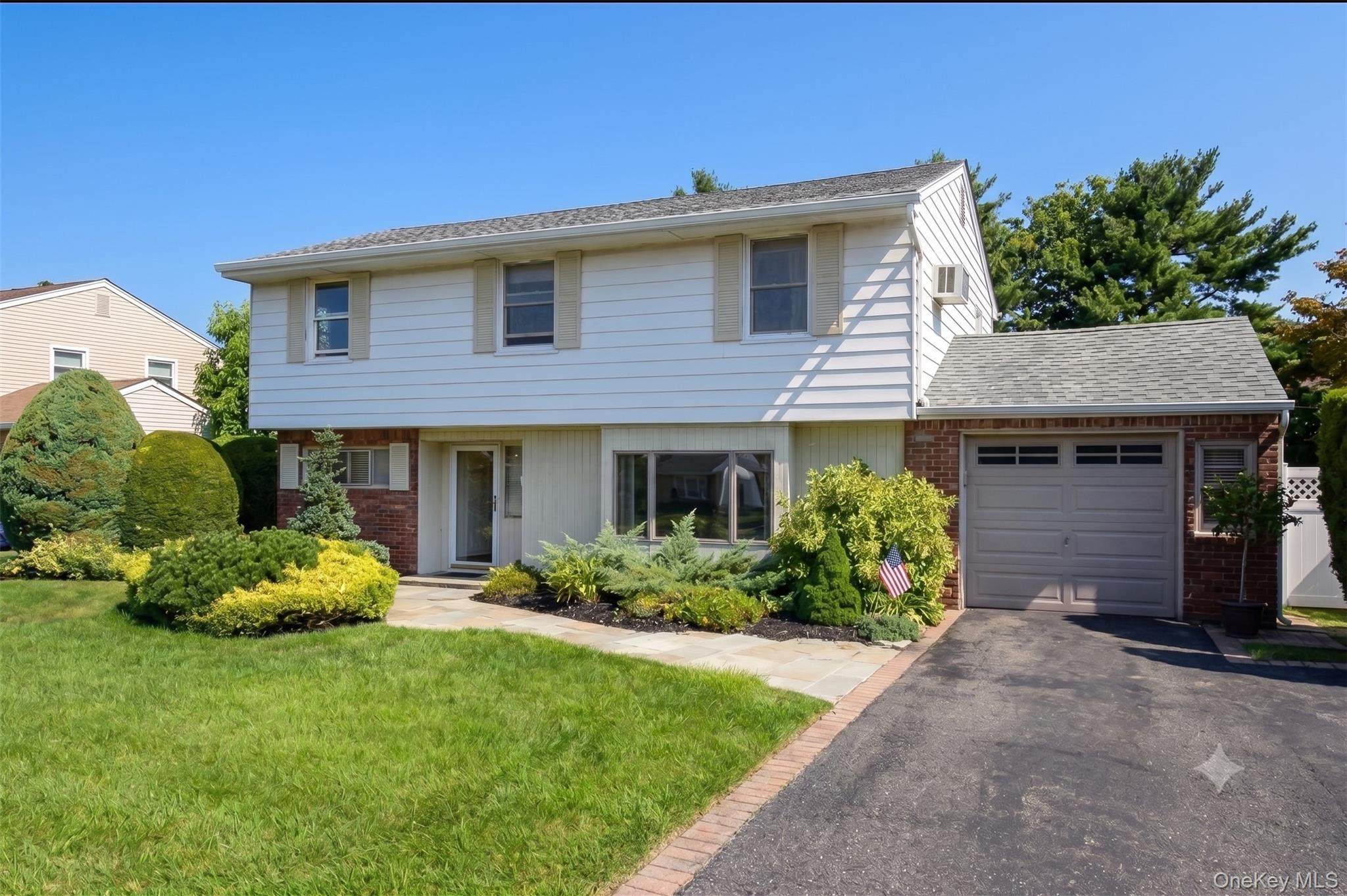 Albany Ave, Massapequa, NY 11758 #1