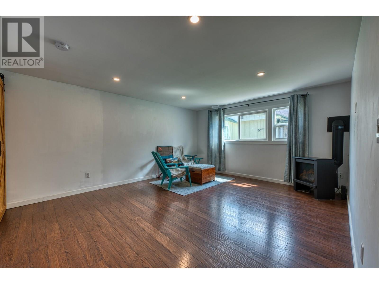 KELOWNA, British Columbia, V1Y 6S9, CA, 5 Bedrooms Bedrooms, ,3 BathroomsBathrooms,Residential,For Sale,1876948