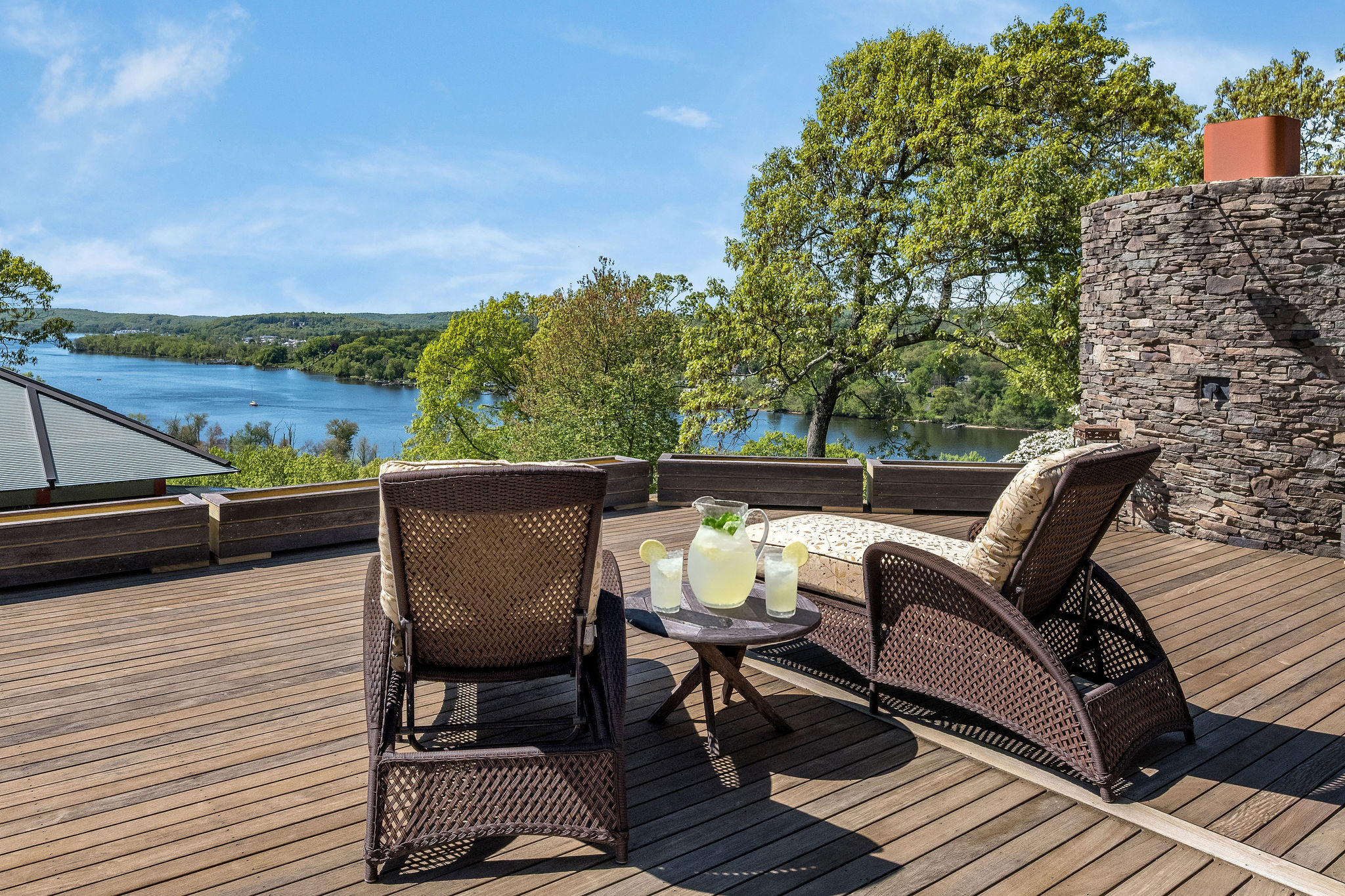 Majestically set on 15.22 Private Acres Overlooking The River - 物件實景