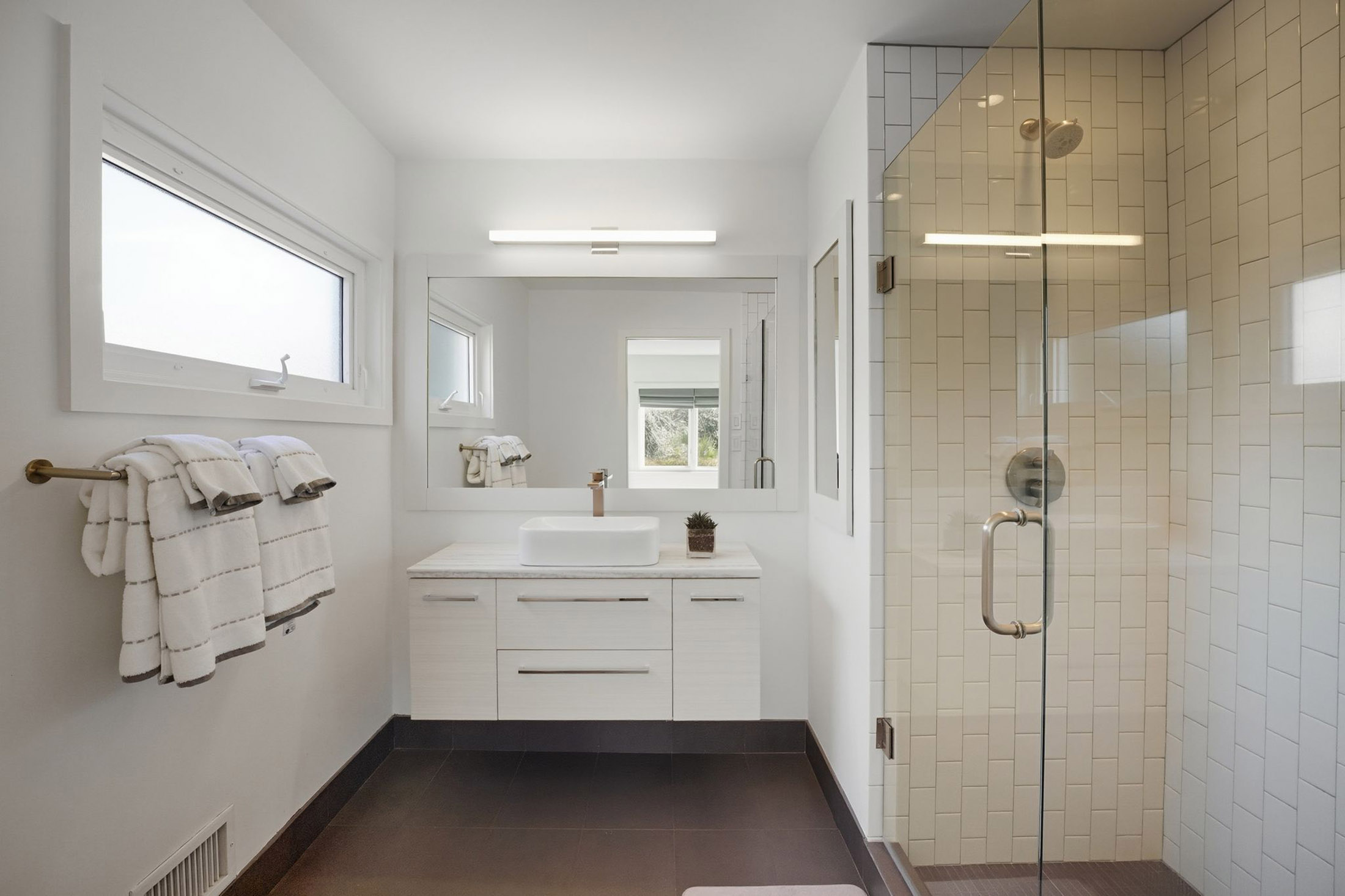  Magazine-worthy Mid-century Modern Retreat in the Heart of Morningside - 物件實景