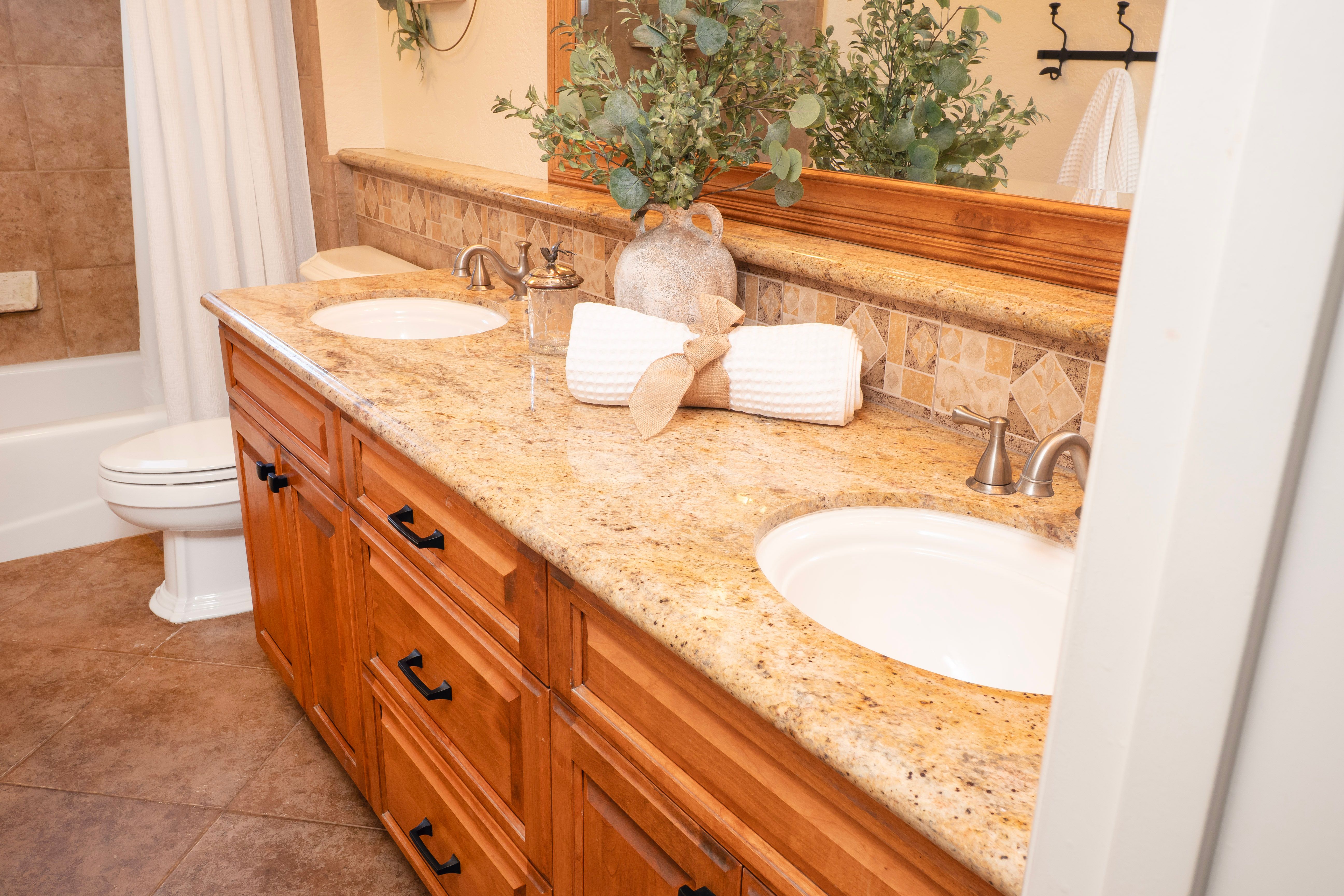  2372 Shadow Hill Drive, Riverside, CA 92506 - 物件實景