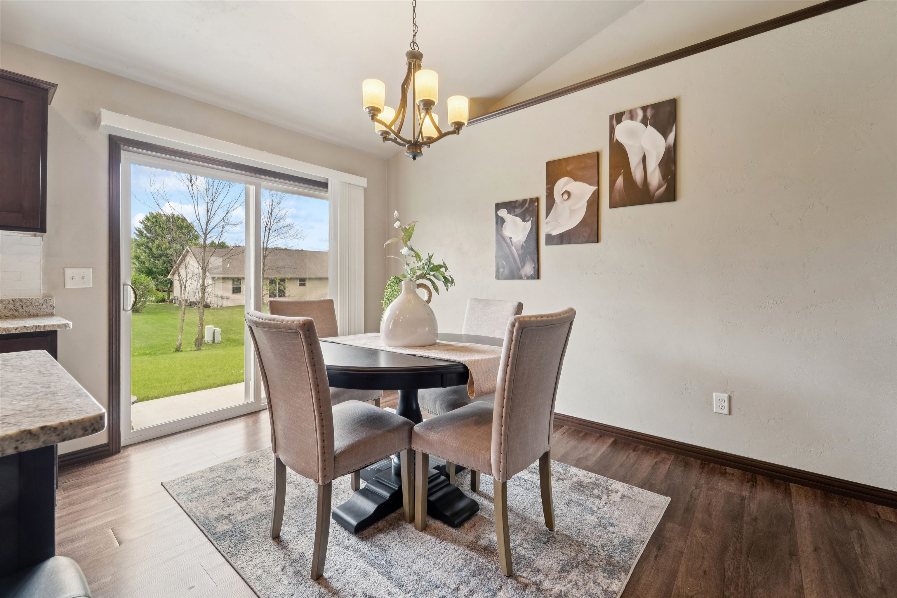 NEENAH, Wisconsin, 54956, United States, 4 Bedrooms Bedrooms, ,3 BathroomsBathrooms,Residential,For Sale,1988309