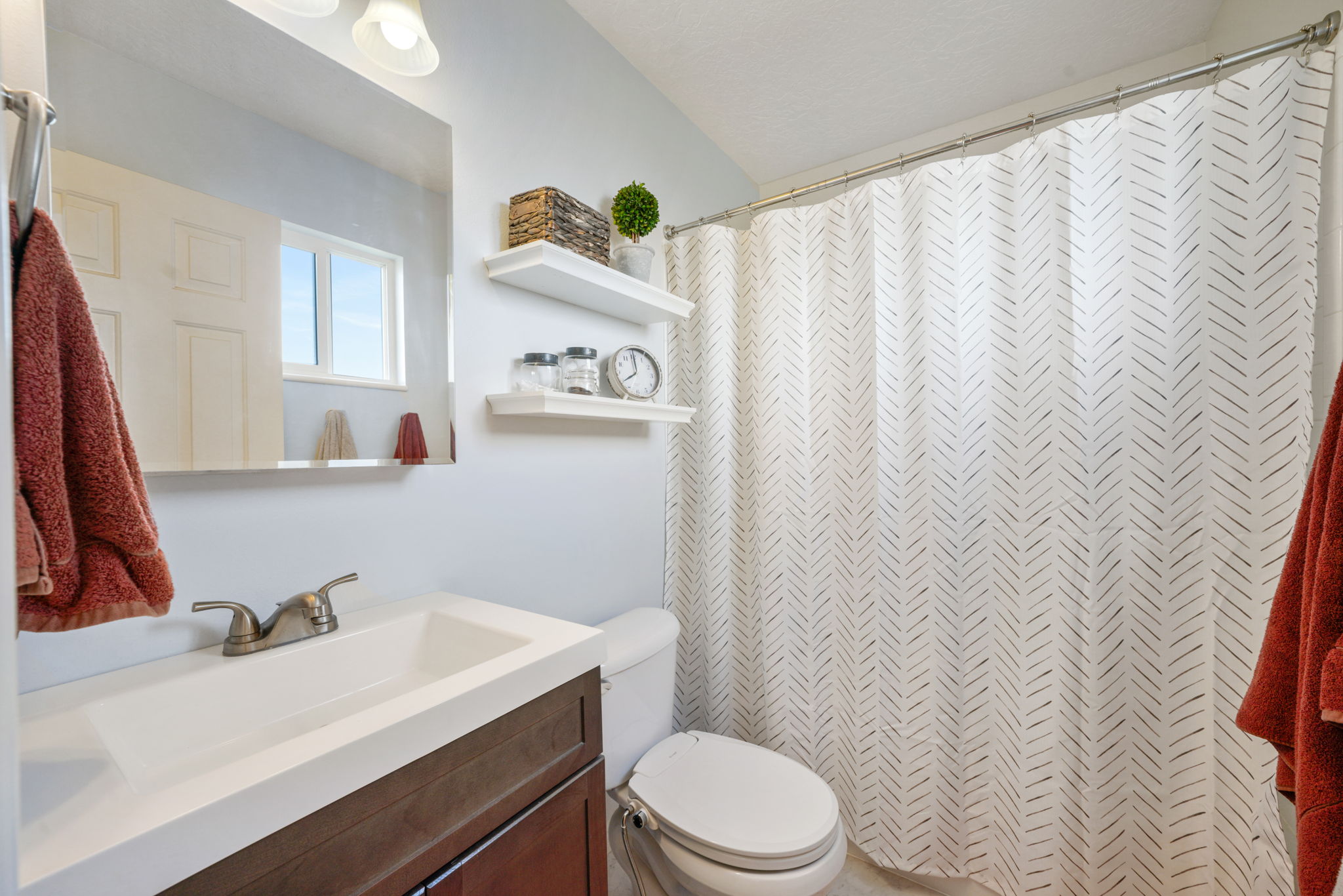 Lehi, Utah, 84043, United States, 4 Bedrooms Bedrooms, ,3 BathroomsBathrooms,Residential,For Sale,1973870