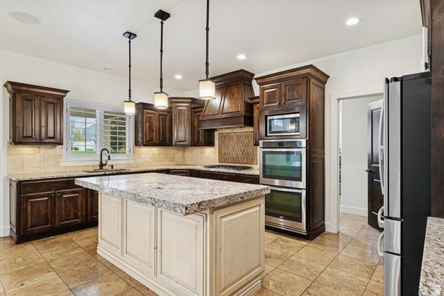 Kaysville, Utah, 84037, United States, 5 Bedrooms Bedrooms, ,4 BathroomsBathrooms,Residential,For Sale,1987115