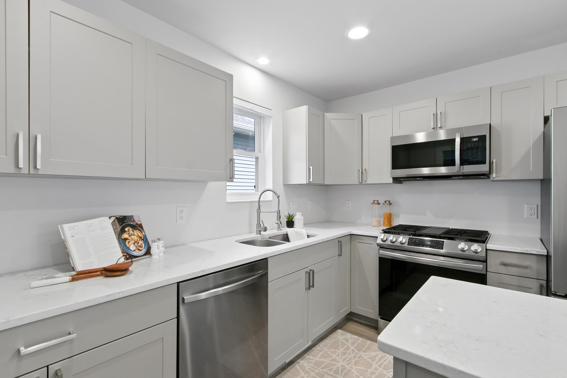 Madison, Wisconsin, 53714, United States, 3 Bedrooms Bedrooms, ,3 BathroomsBathrooms,Residential,For Sale,1941901