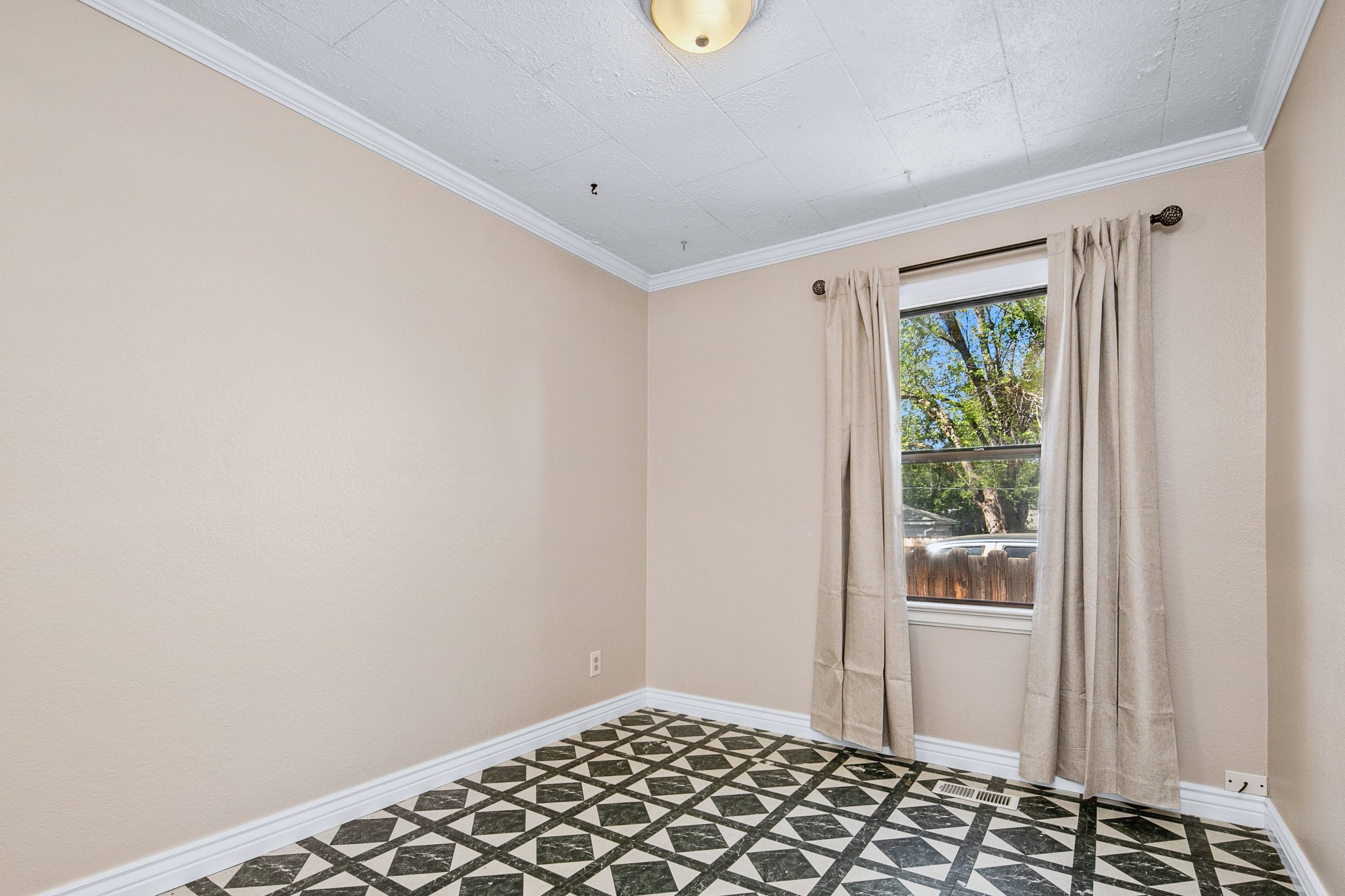  Charming Bungalow in Prime Depot Bench Location - 物件實景