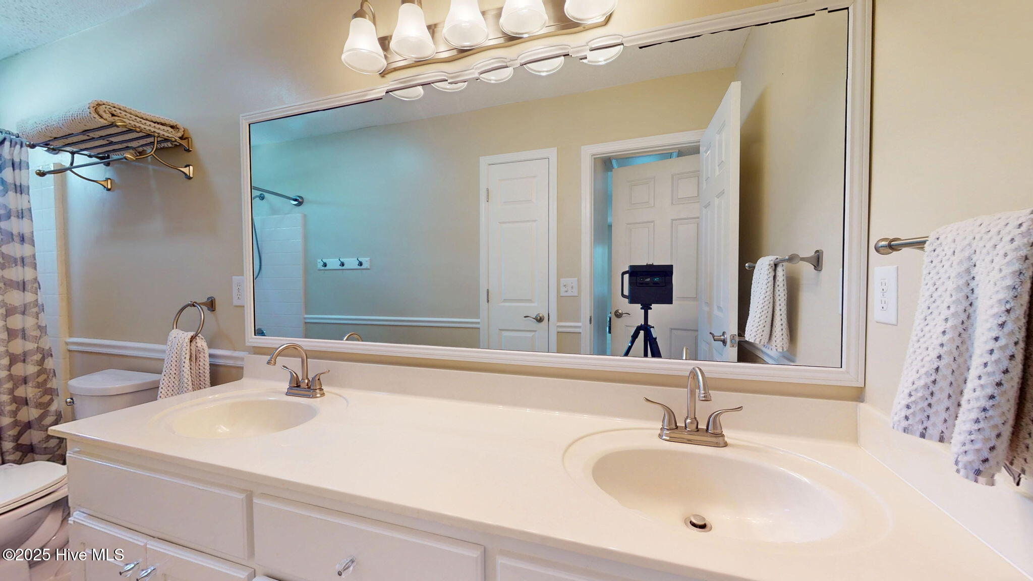New Bern, North Carolina, 28560, United States, 3 Bedrooms Bedrooms, ,4 BathroomsBathrooms,Residential,For Sale,1874944
