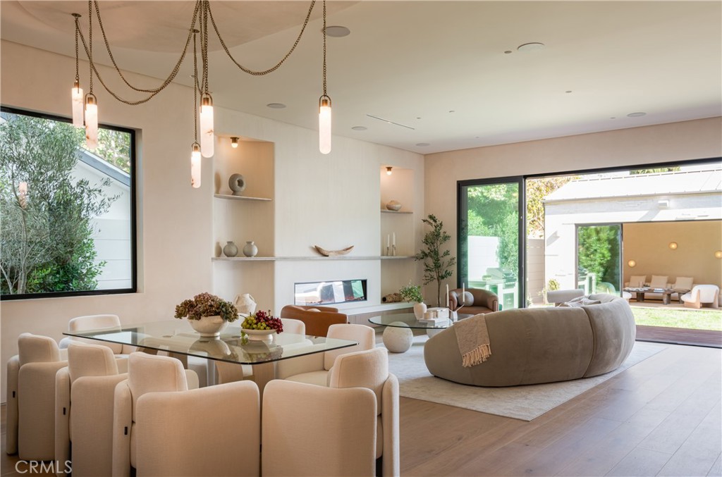 Sherman Oaks, California, 91423, United States, 6 Bedrooms Bedrooms, ,7 BathroomsBathrooms,Residential,For Sale,1990929