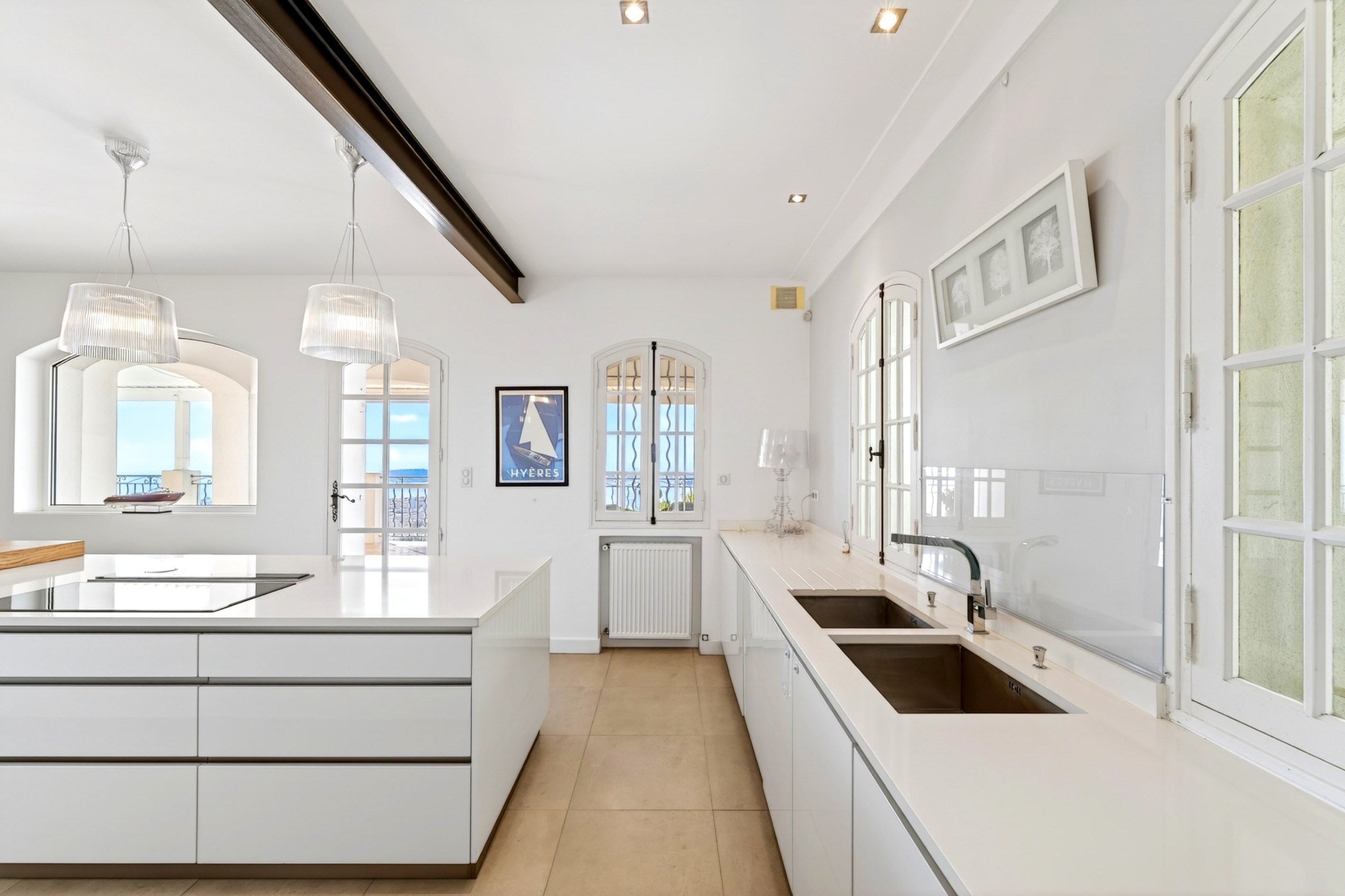  Toulon, Le Faron – Elevated Property with Panoramic Sea Views - 物件實景