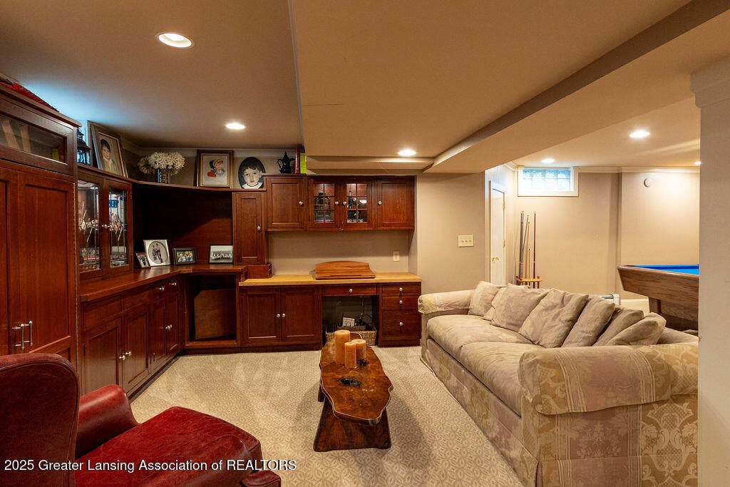 East Lansing, Michigan, 48823, United States, 6 Bedrooms Bedrooms, ,6 BathroomsBathrooms,Residential,For Sale,1818368