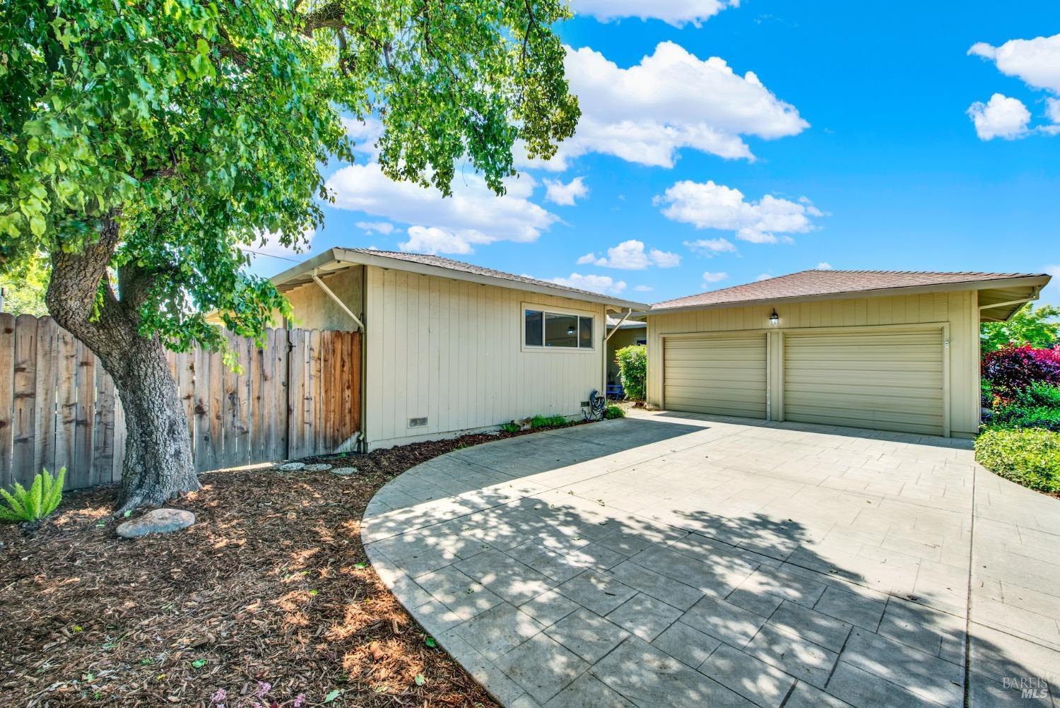 Dixon, California, 95620, United States, 3 Bedrooms Bedrooms, ,2 BathroomsBathrooms,Residential,For Sale,1943662